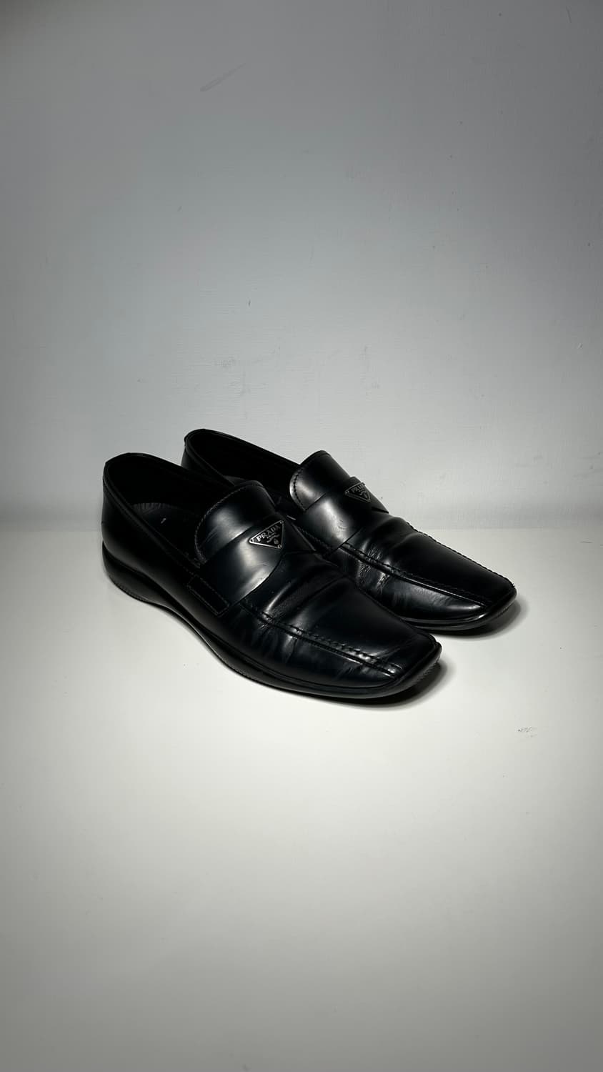 프라다 로고 로퍼 상품이미지1