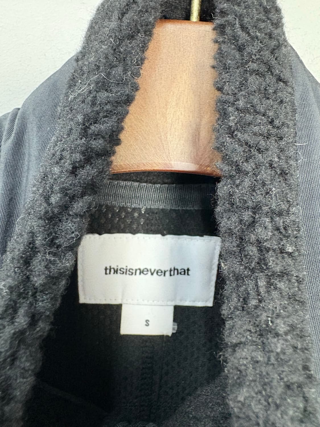 디스이즈네버댓 로고 블랙 플리스자켓 A2908 상품이미지5