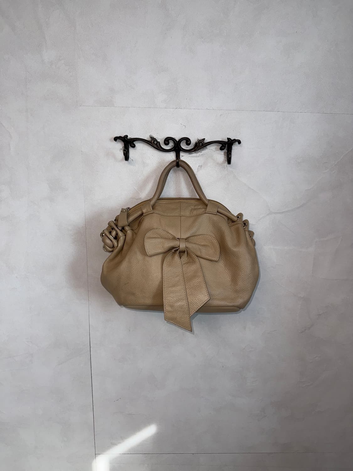 Beige shirring ribbon hand bag 상품이미지1