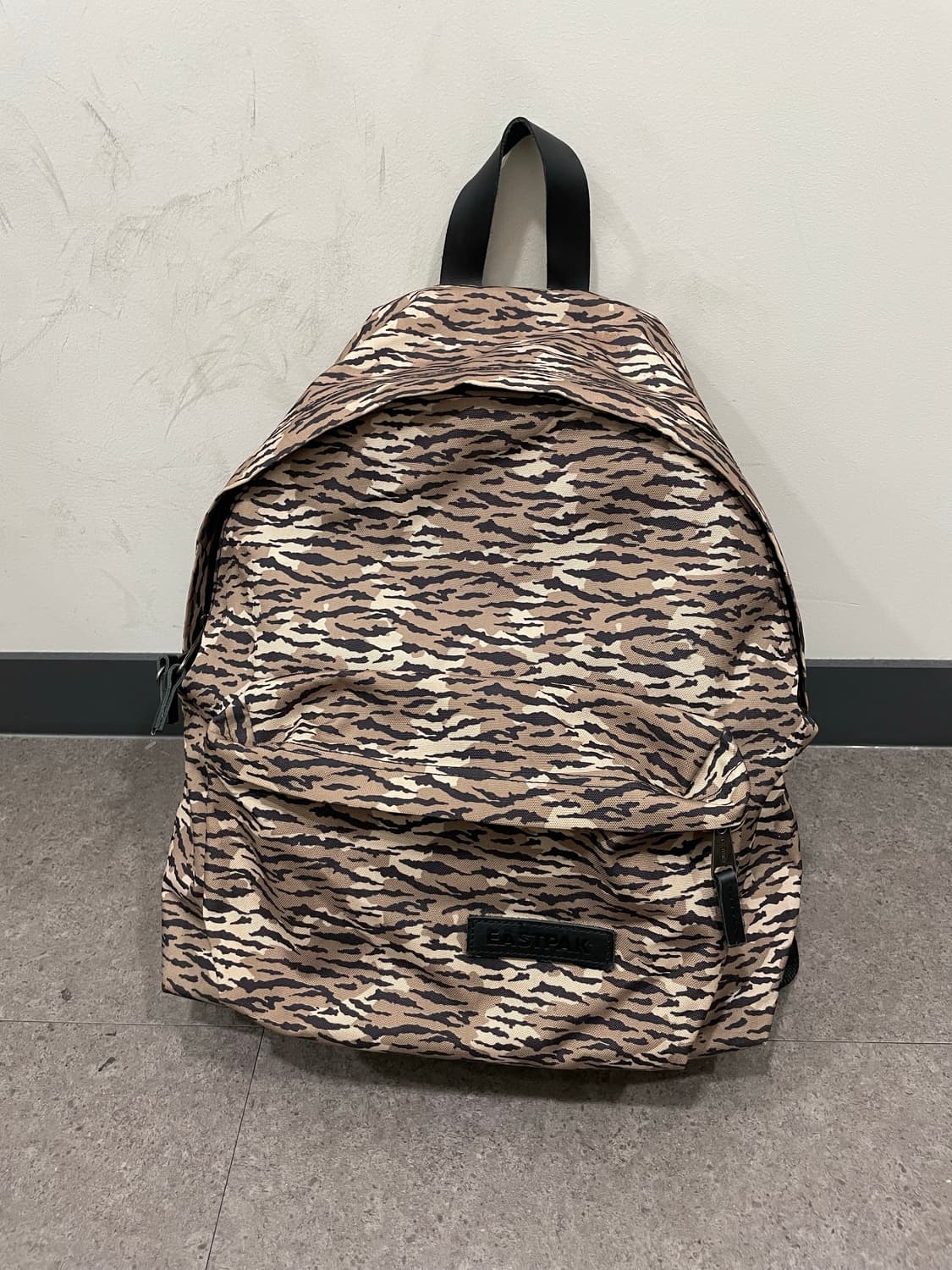 Eastpak 이스트팩 패디드 파커 타이거 카모 백팩 상품이미지2
