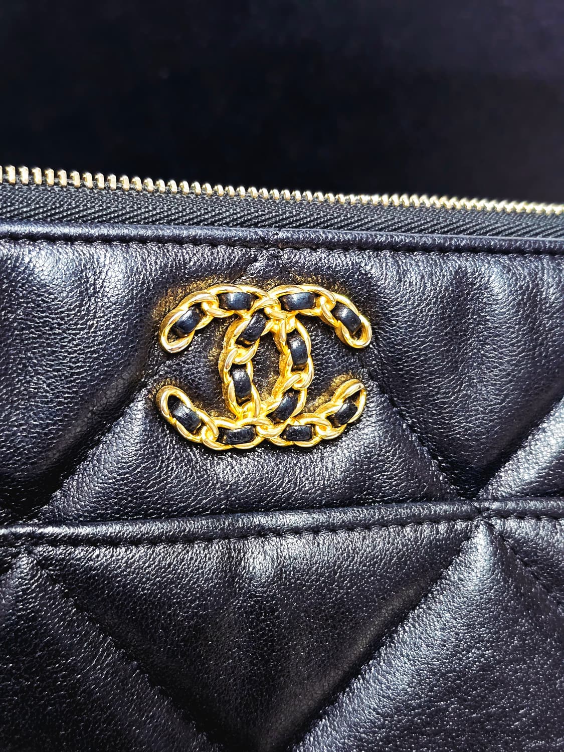 샤넬19뉴미듐클러치백 정품 상품이미지4