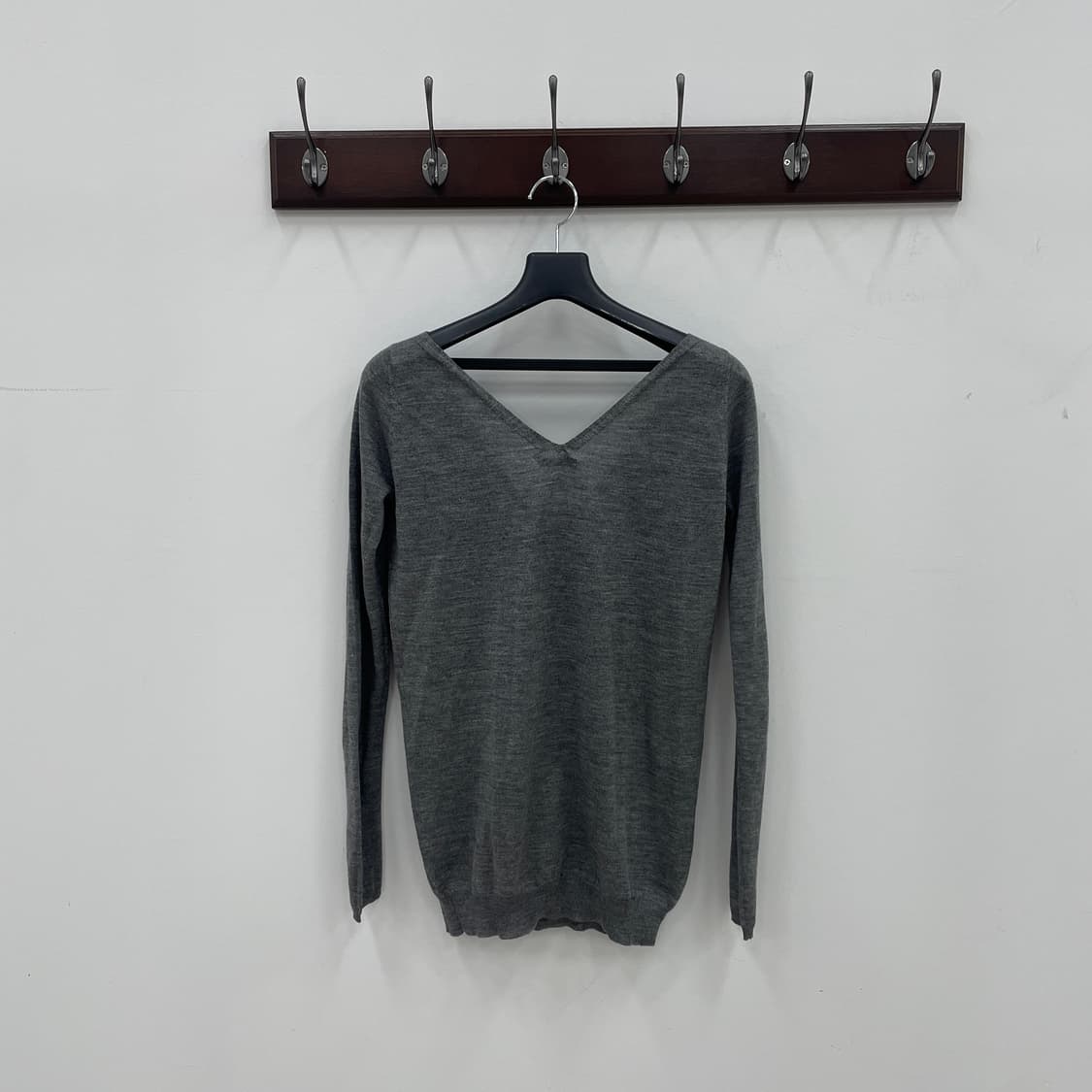 프라다 V넥 긴팔 니트 그레이 상품이미지2