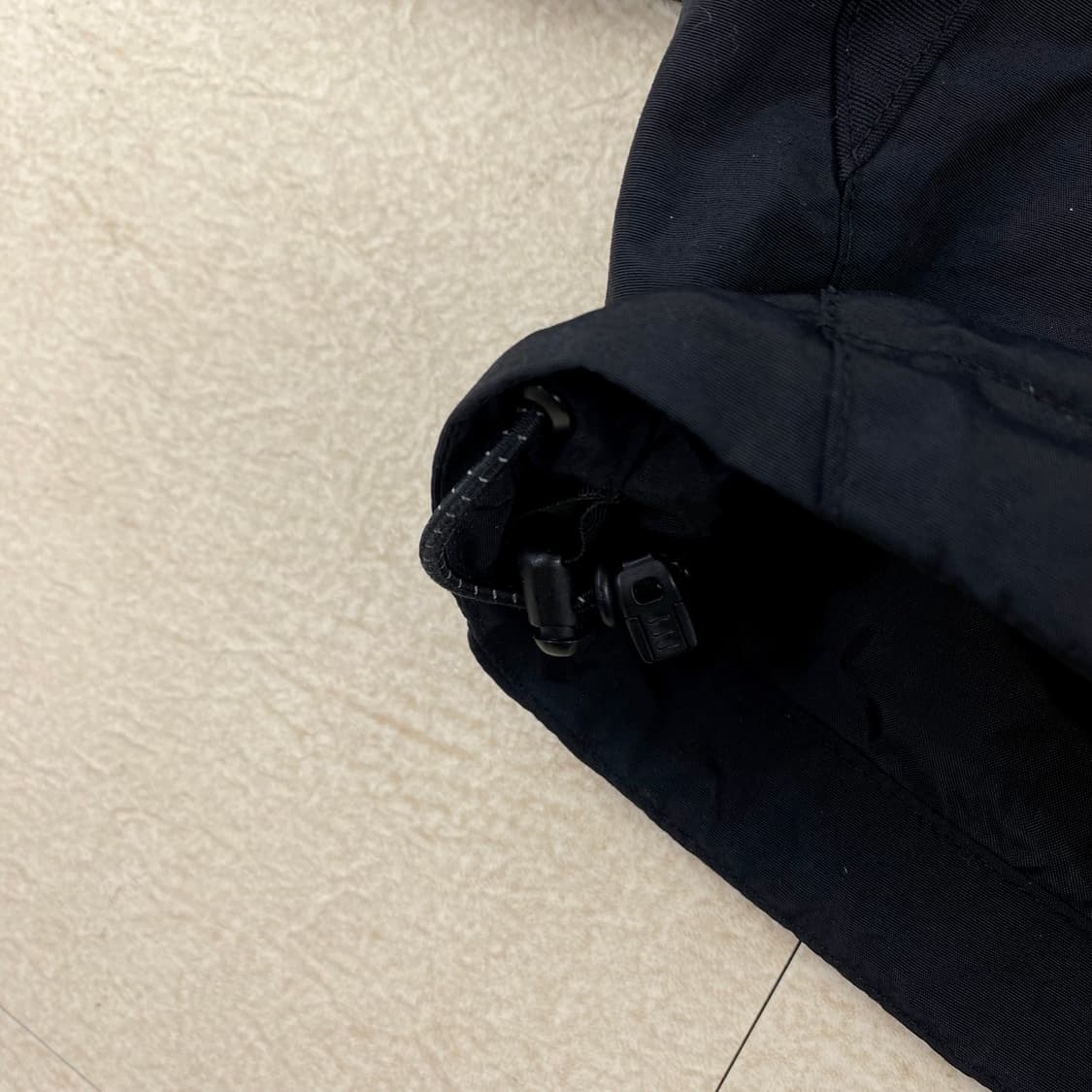  마운틴하드웨어 자수 스몰 로고 블랙 바람막이 자켓 (105)  ﻿ 상품이미지6