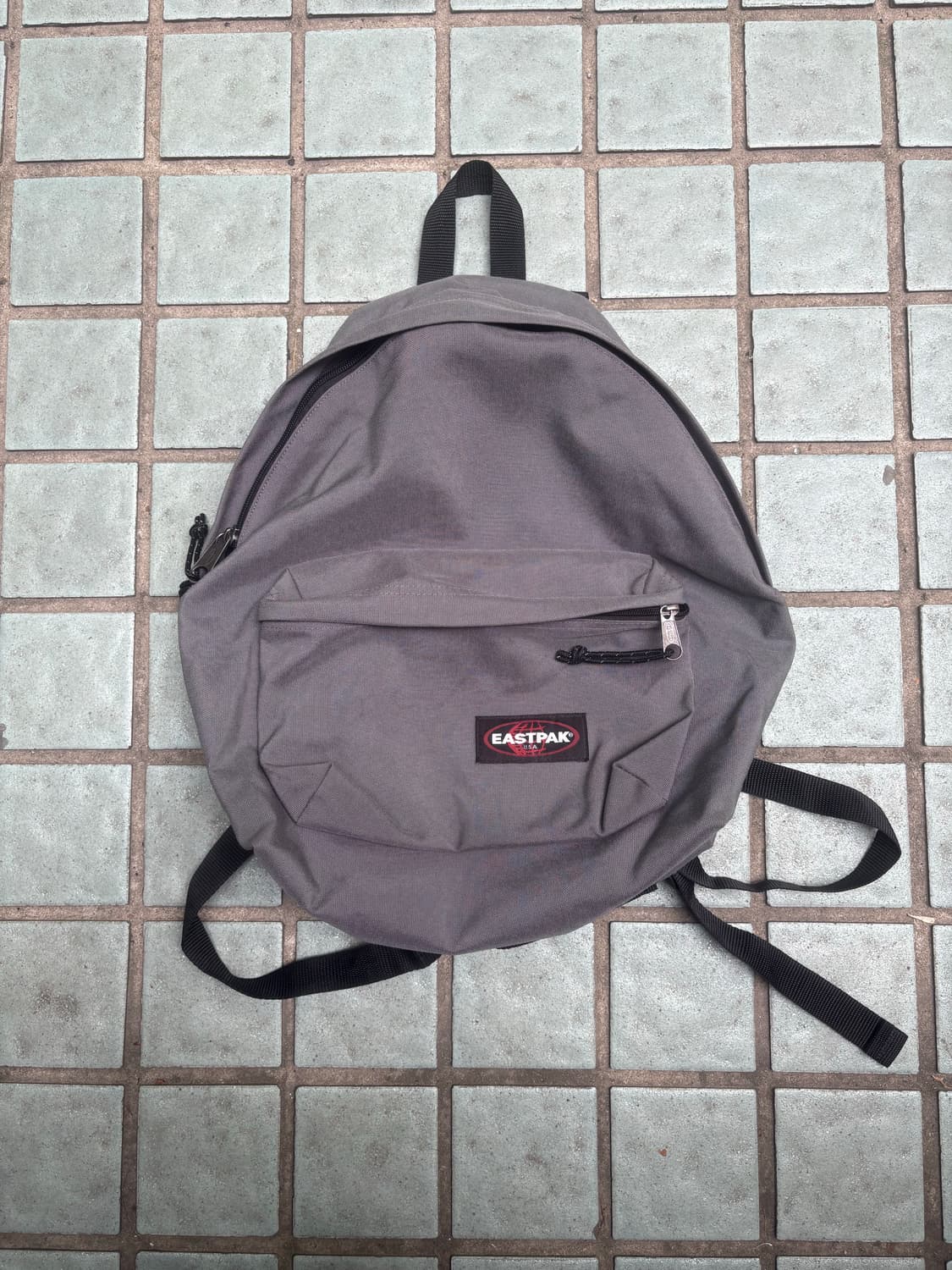 이스트팩 백팩 그레이 상품이미지1