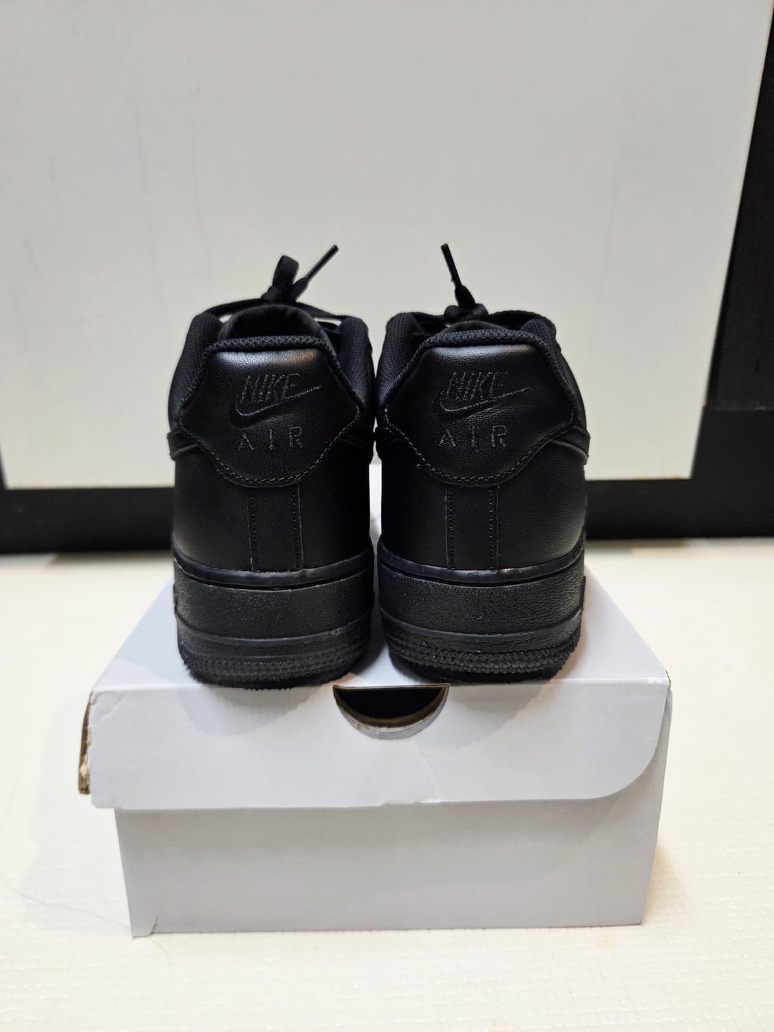 나이키 에어포스1 블랙 255 새상품 상품이미지3