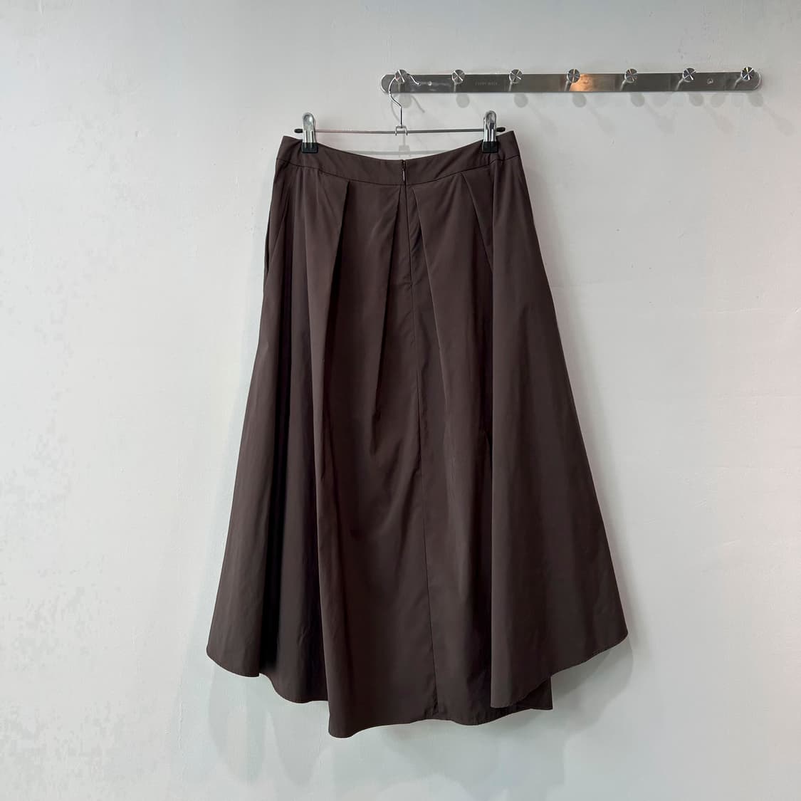 브라운 핀턱 언발 플레어 스커트 상품이미지5