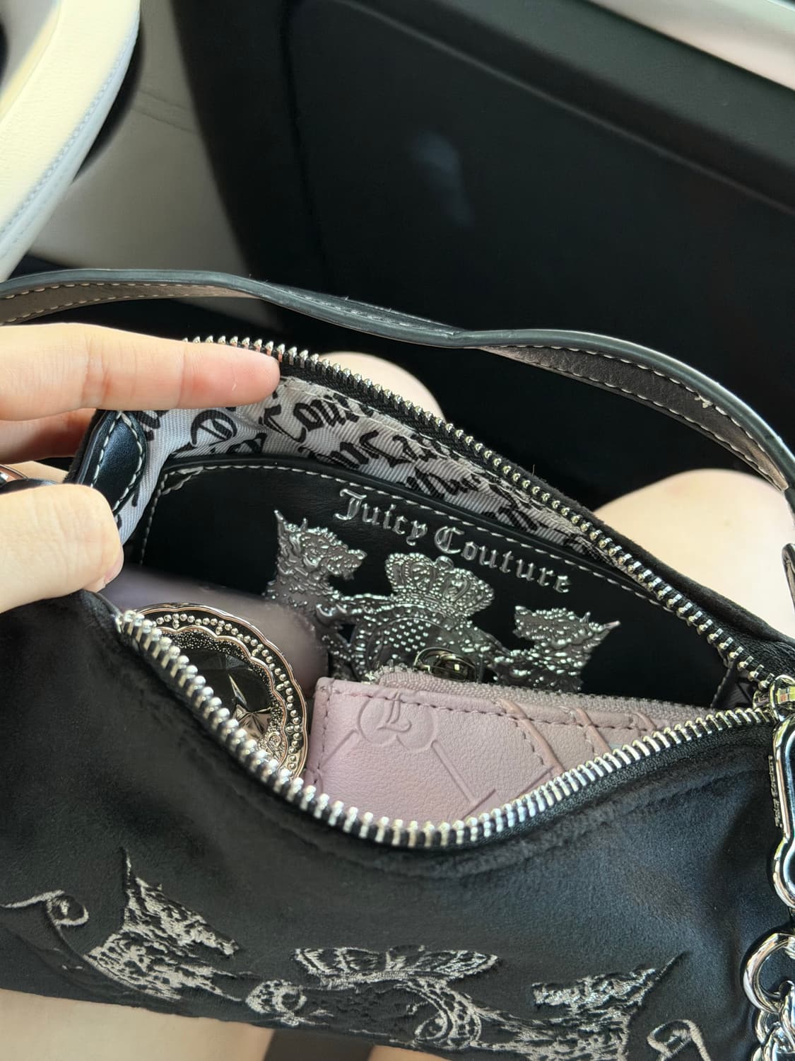 [프리뷰 세일] 쥬시꾸뀌르 블랙 벨벳 숄더백 상품이미지5