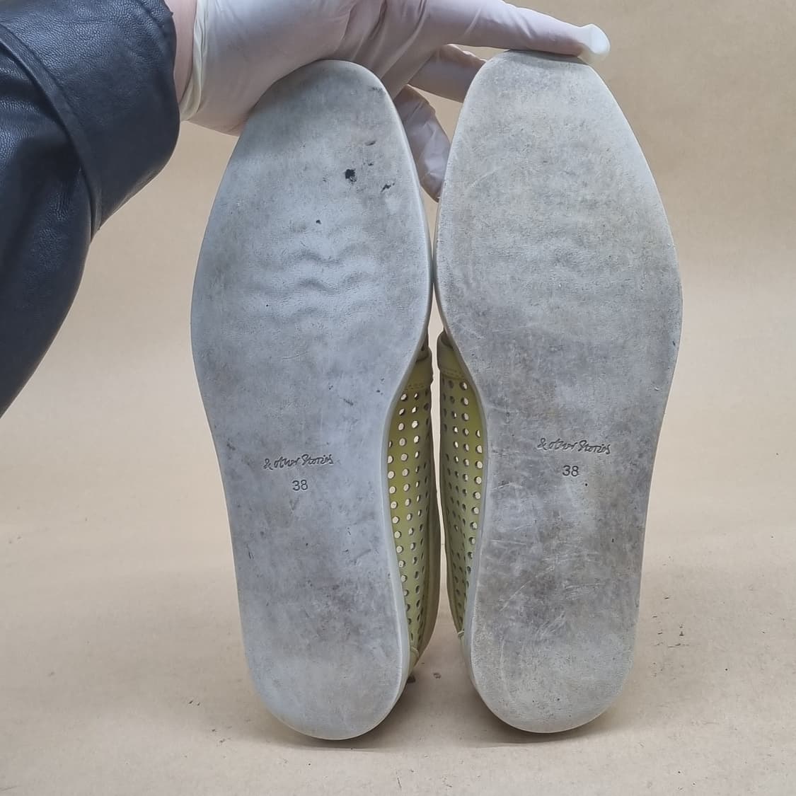 앤 아더스토리 펀칭 슬립온  250 상품이미지3