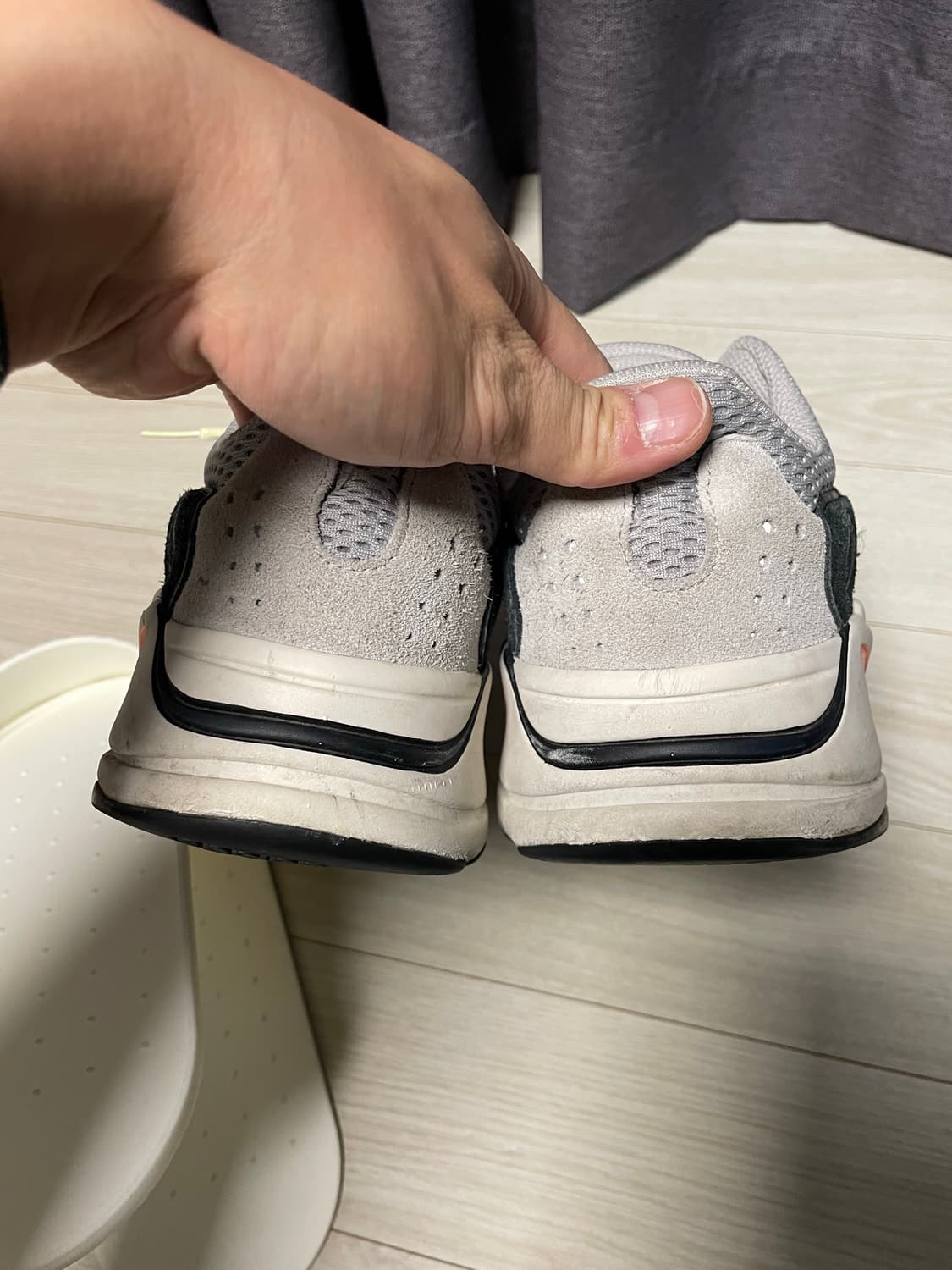 아디다스 이지부스트 700 웨이브러너 270 상품이미지3