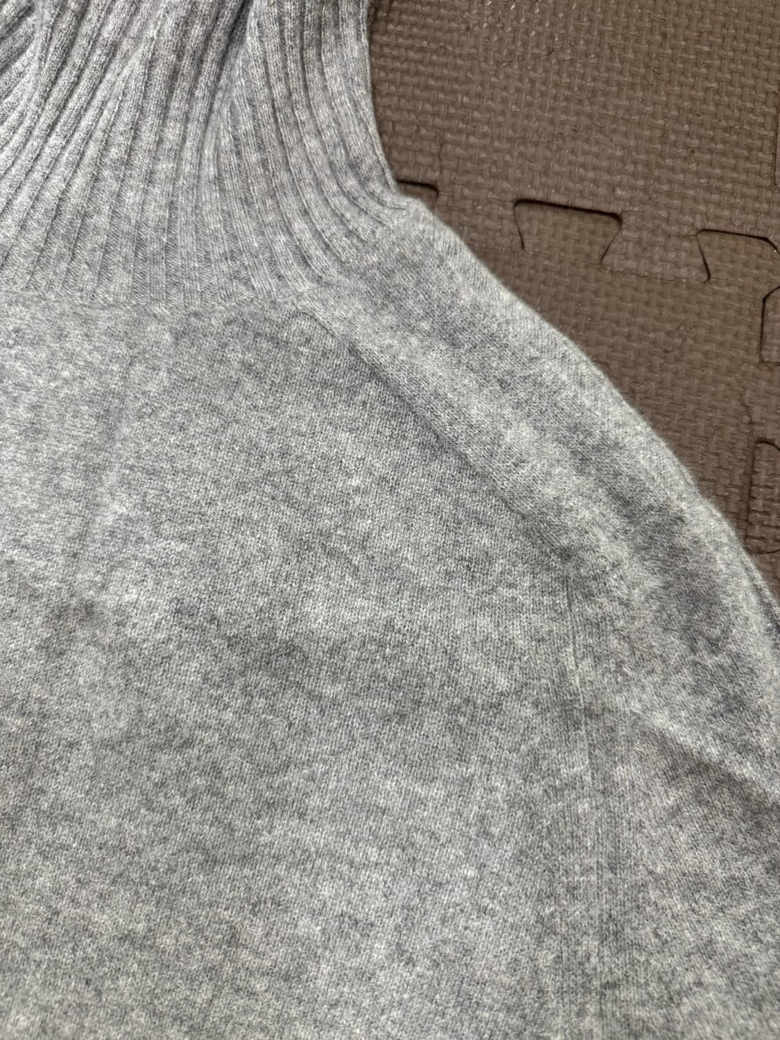 saks fifth avenue 100%캐시미어 사이드슬릿 터틀넥니트 상품이미지2