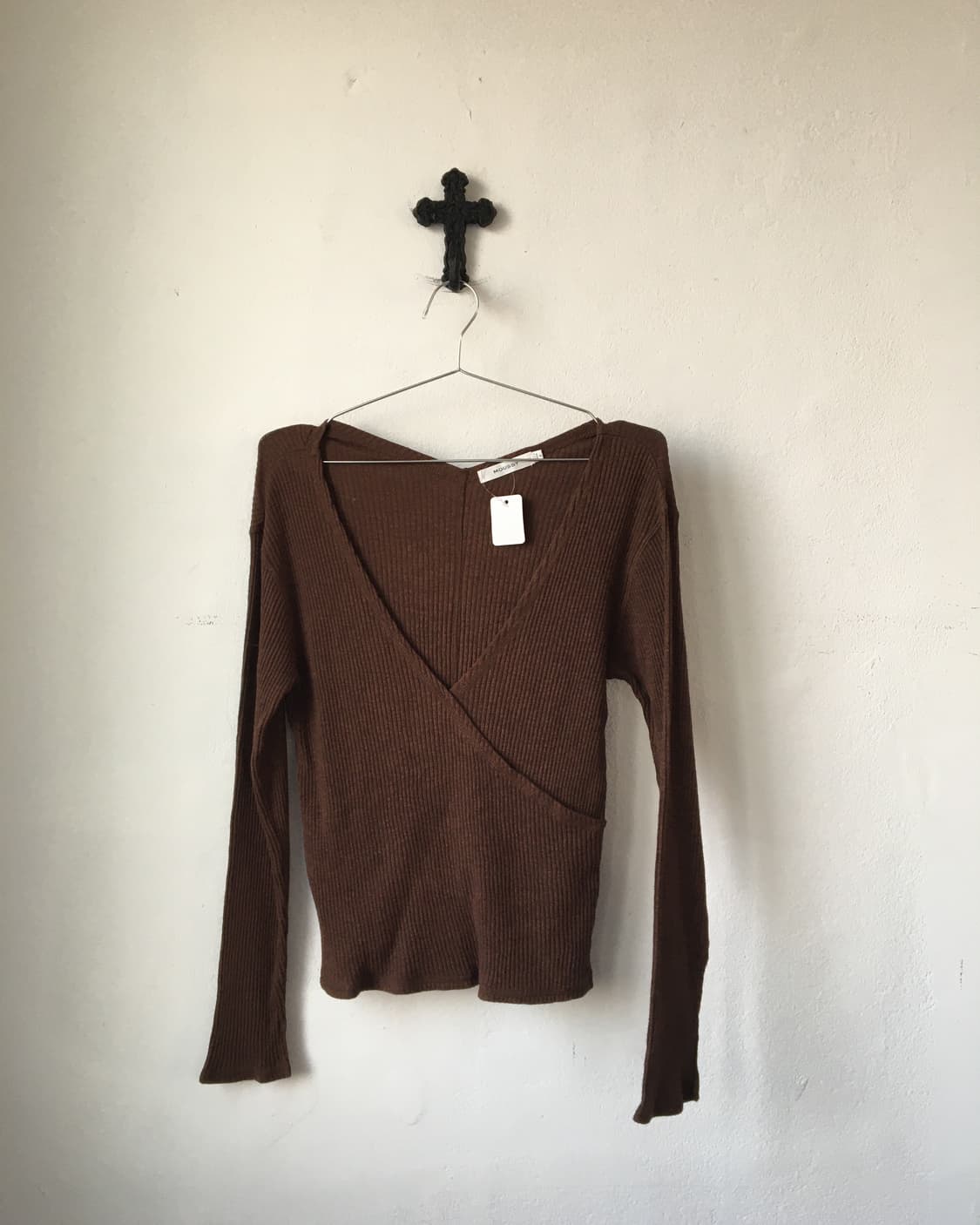 Ribbed deep neck sleeve 상품이미지2