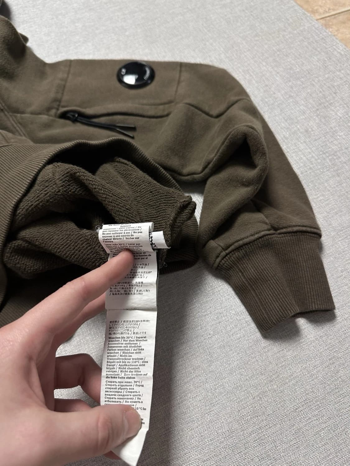 C.P. 컴퍼니  다이애그널 레이즈드 플리스 후드티 상품이미지8