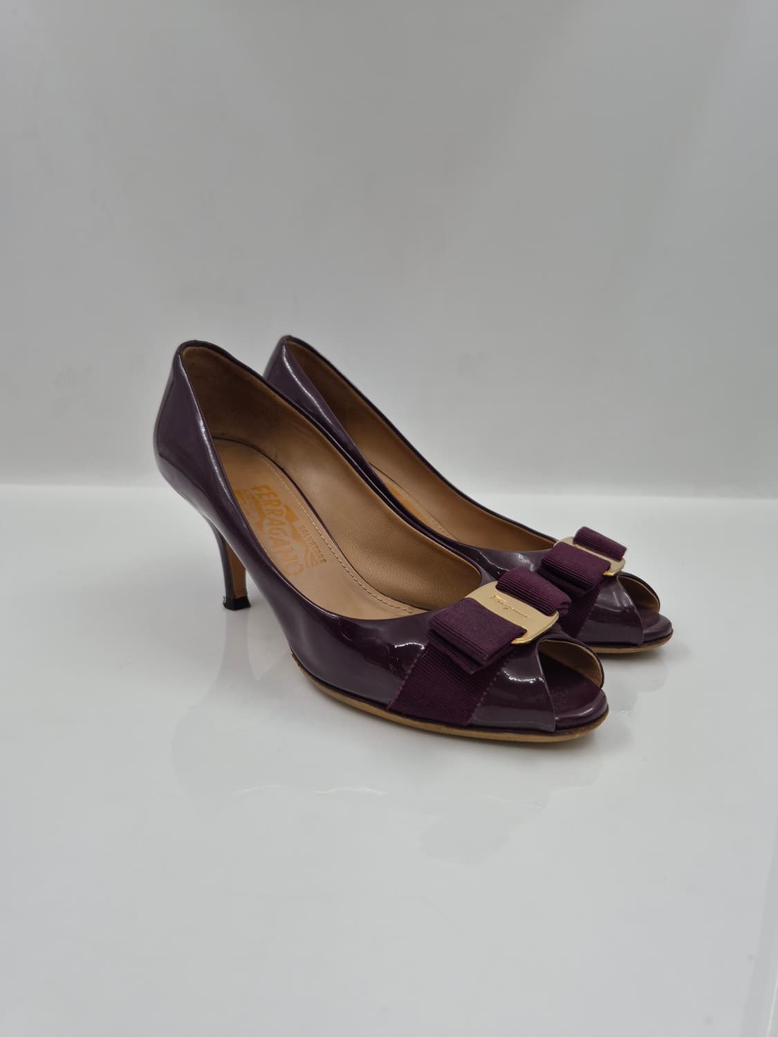 페라가모 보우 페이던트 오픈토 펌프스 상품이미지3