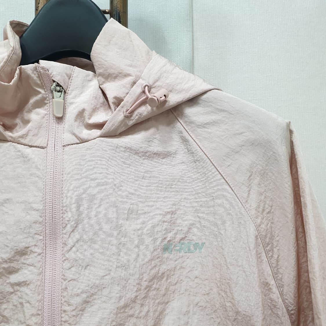 널디 바람막이 크롭 자켓 XS(55~66) 상품이미지3