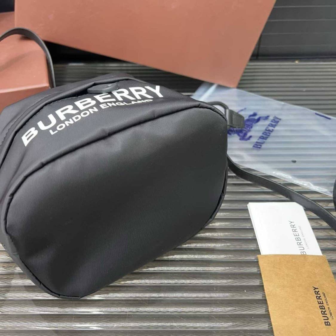 버버리 포이베(Phoebe) 드로스트링 파우치 상품이미지5