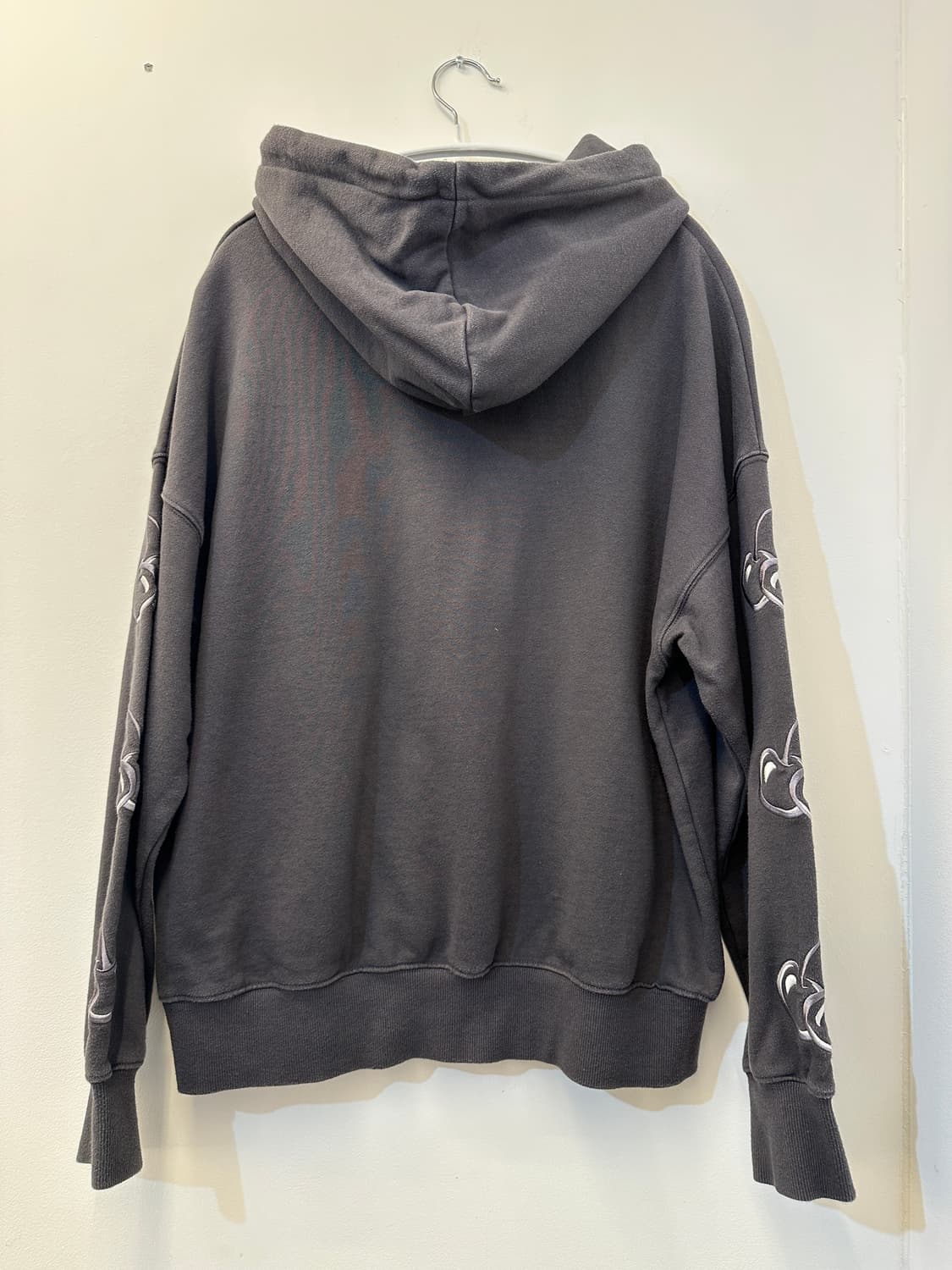 1) 키르시 챠콜 그레이 체리 자수 기모 후드티 상품이미지2