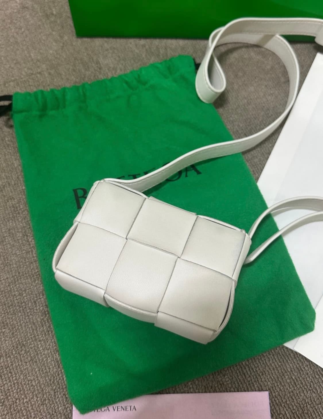 보테가베네타 카세트미니백 상품이미지2