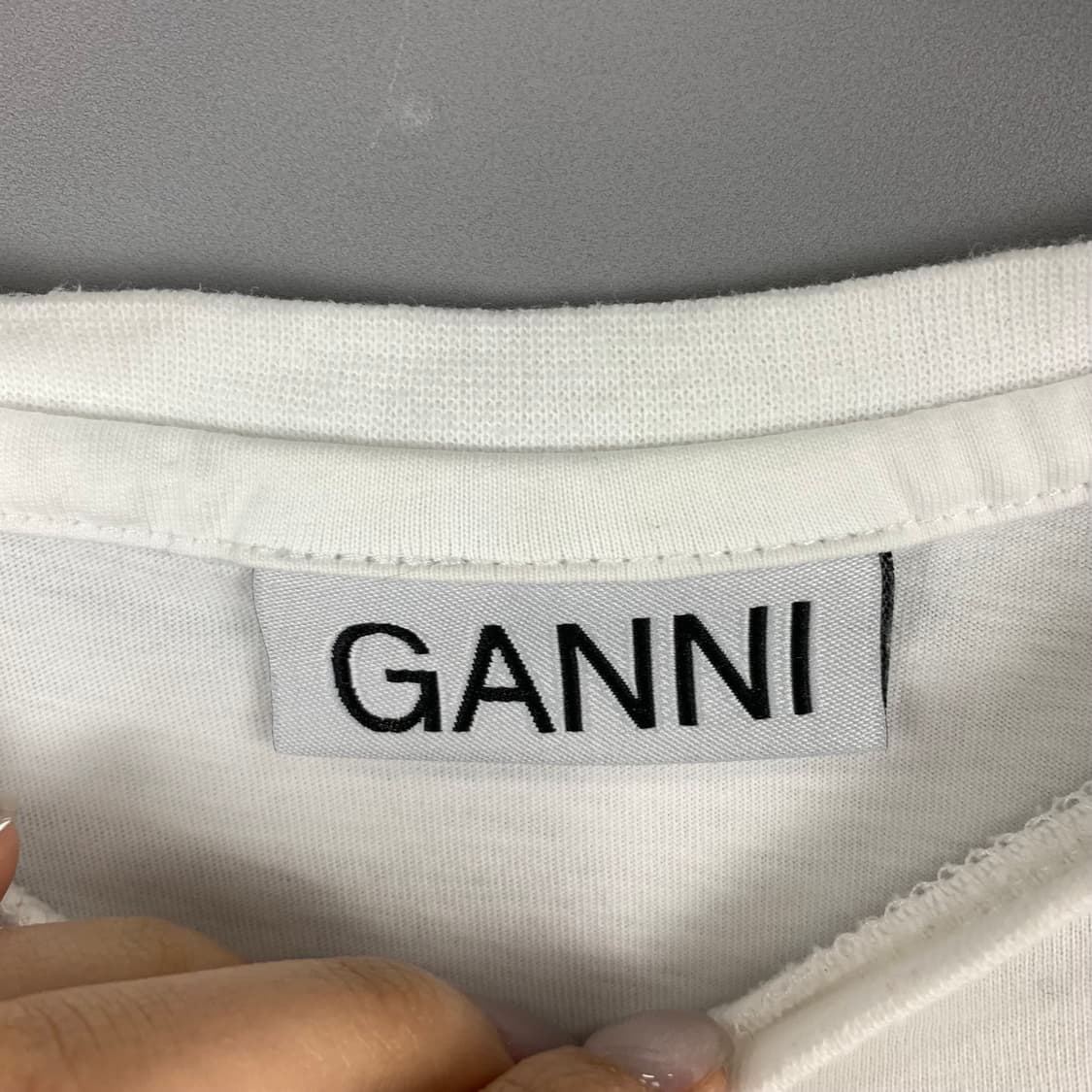 Ganni 가니 쥬시 화이트 반팔 티셔츠 상품이미지5
