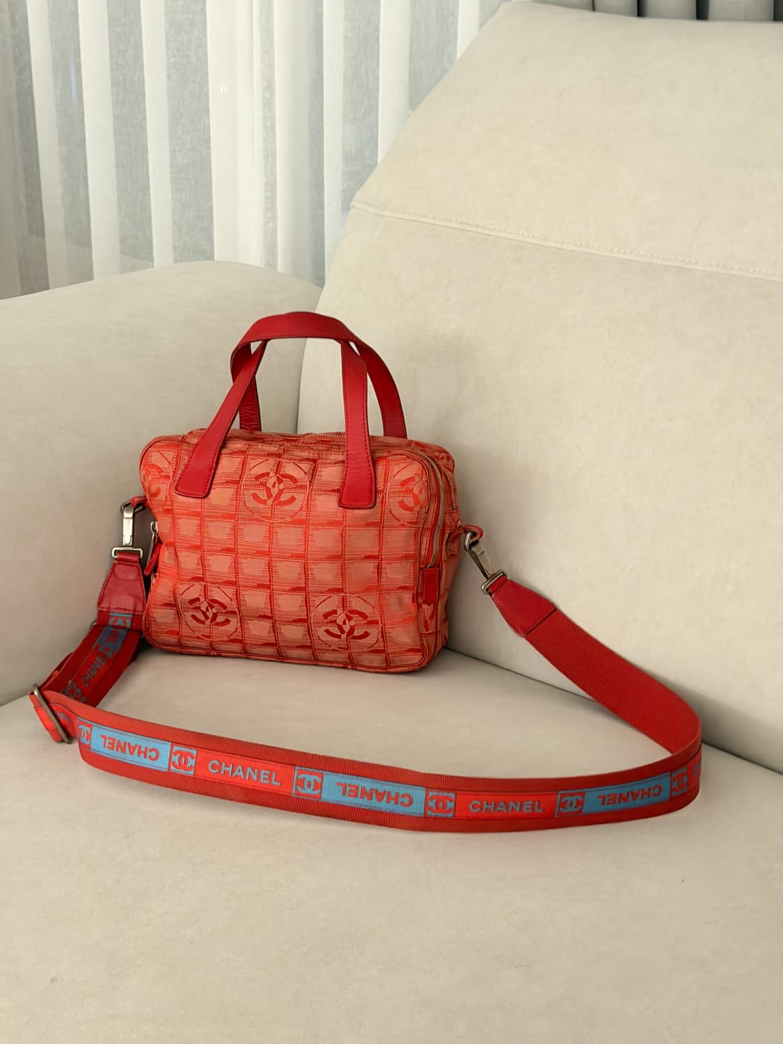 샤넬 뉴 트래블 라인 2WAY 미니 보스턴백 상품이미지1