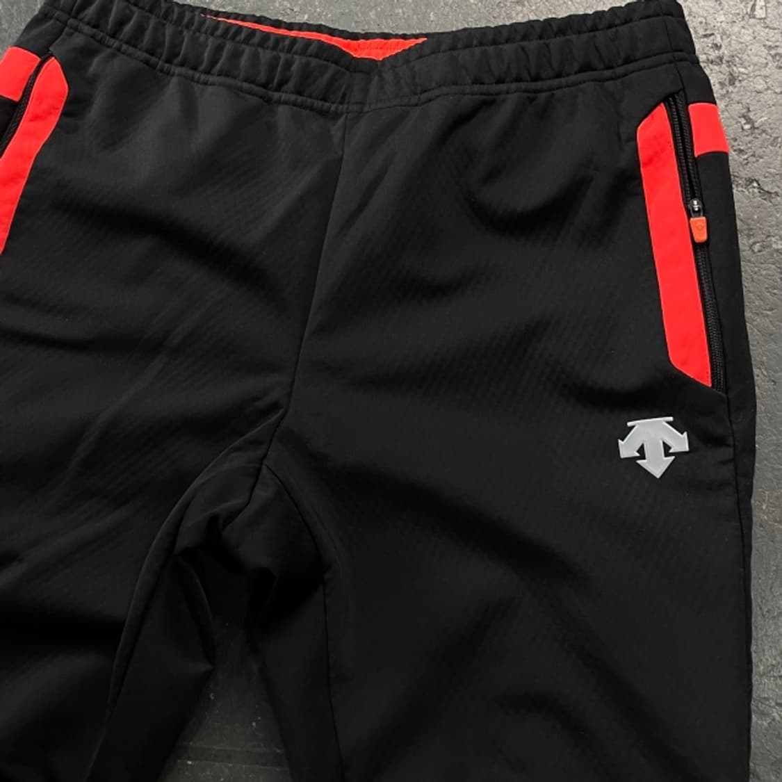 100 데상트 트레이닝 팬츠 상품이미지2