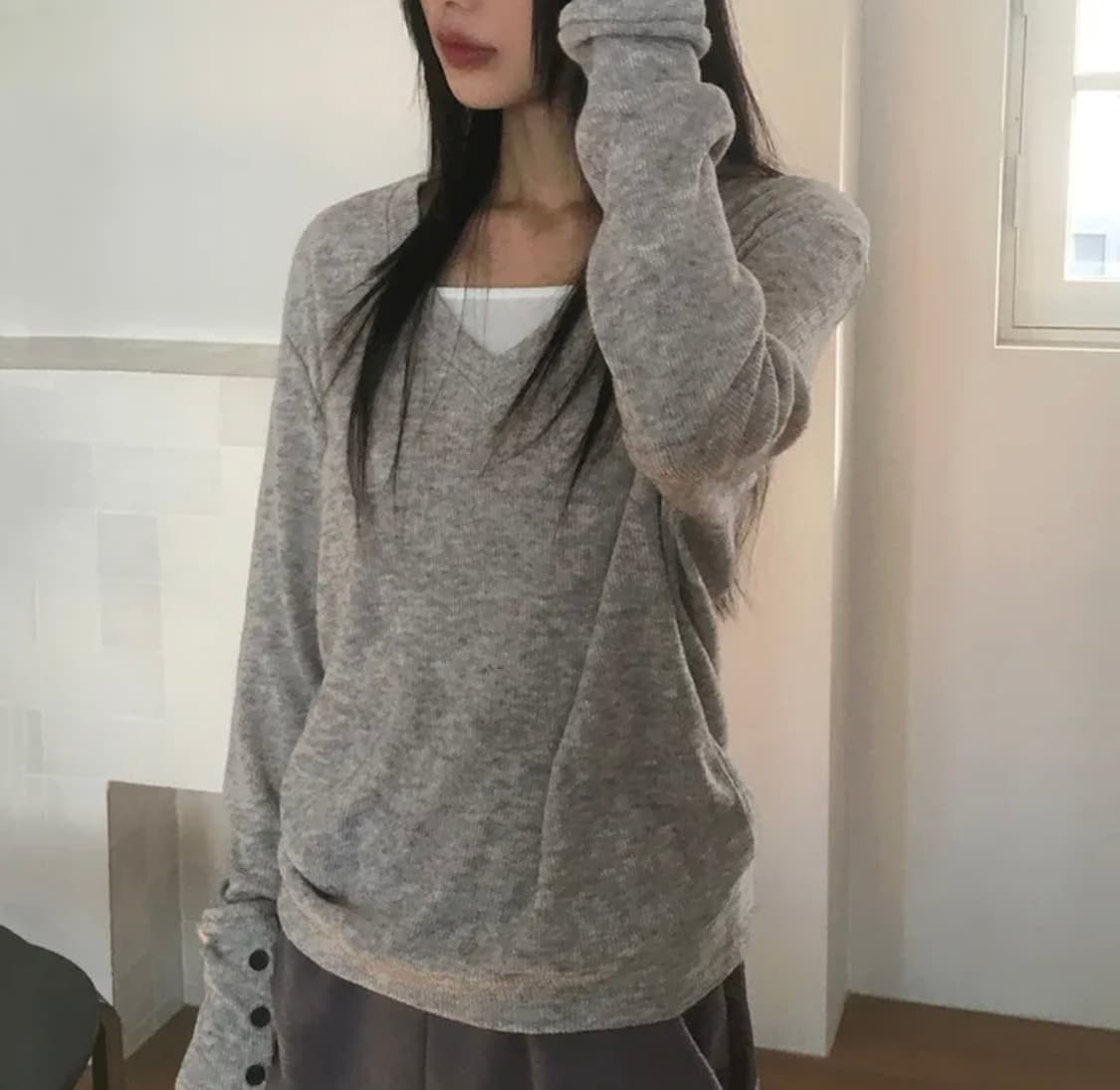 원더원더 펀브 버튼 브이넥 울 니트 그레이 상품이미지1