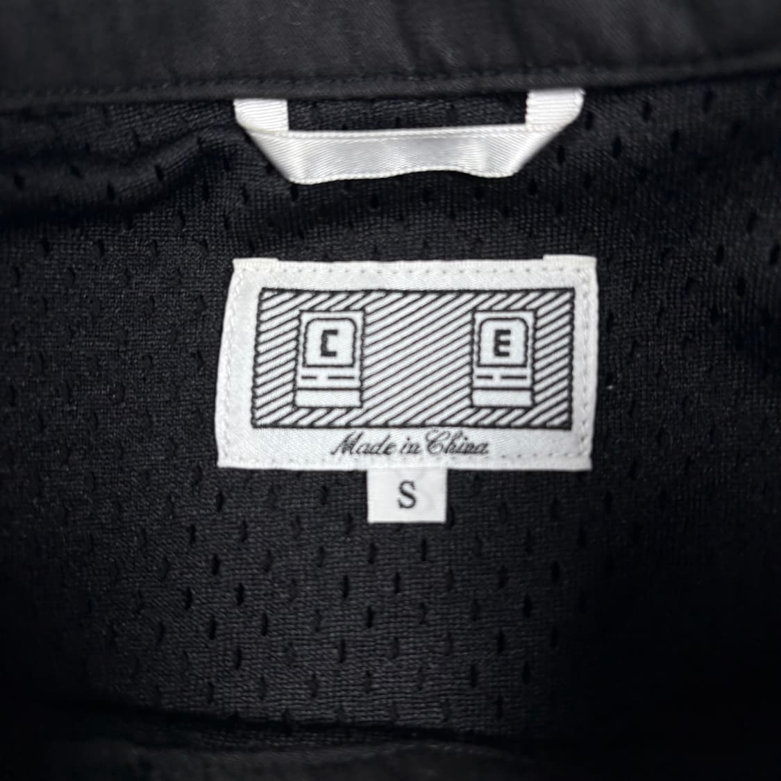 카브엠트 블랙컬러 풀오버 웜업 상품이미지5