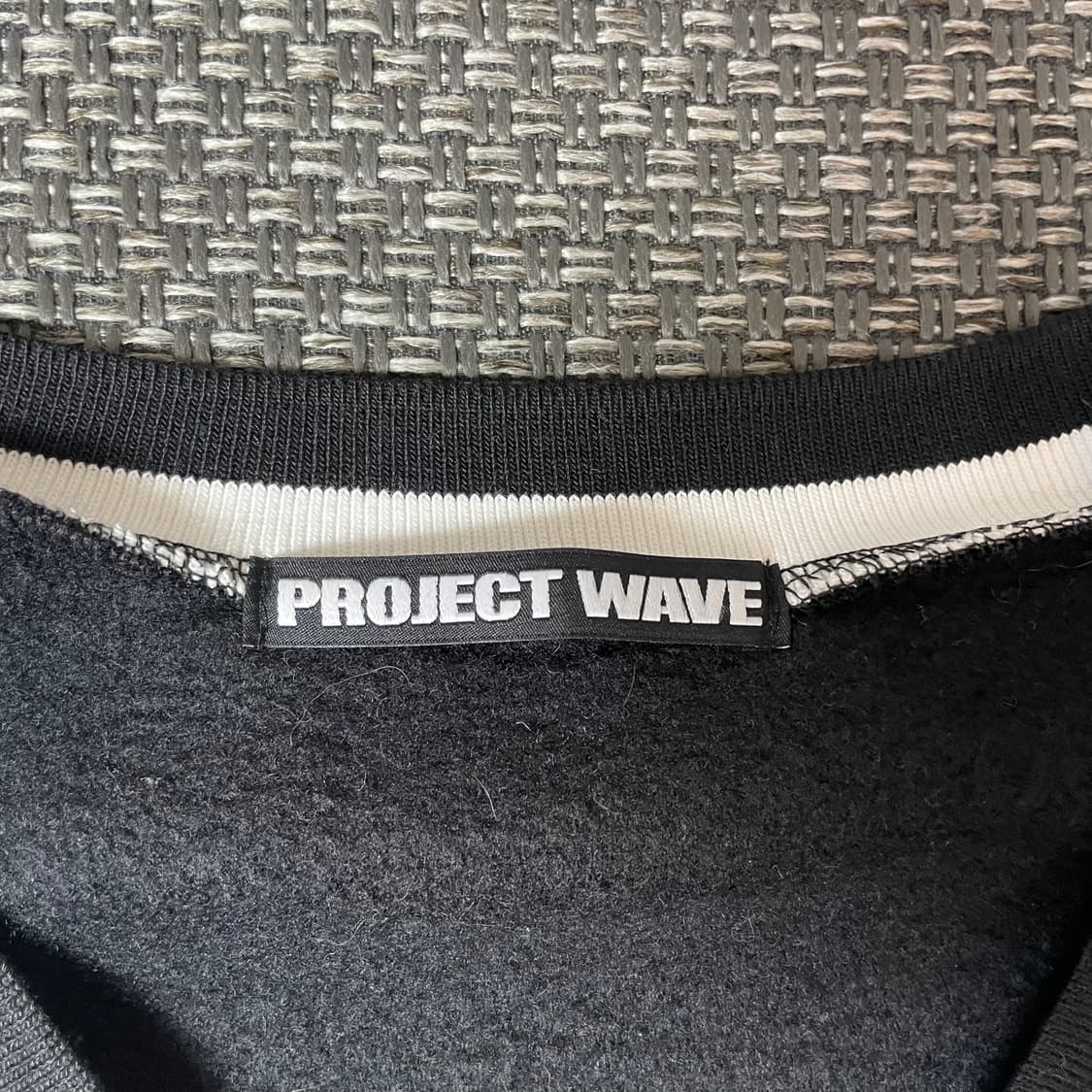 PROJECT WAVE 화이트 배색 브이넥 맨투맨 상품이미지4