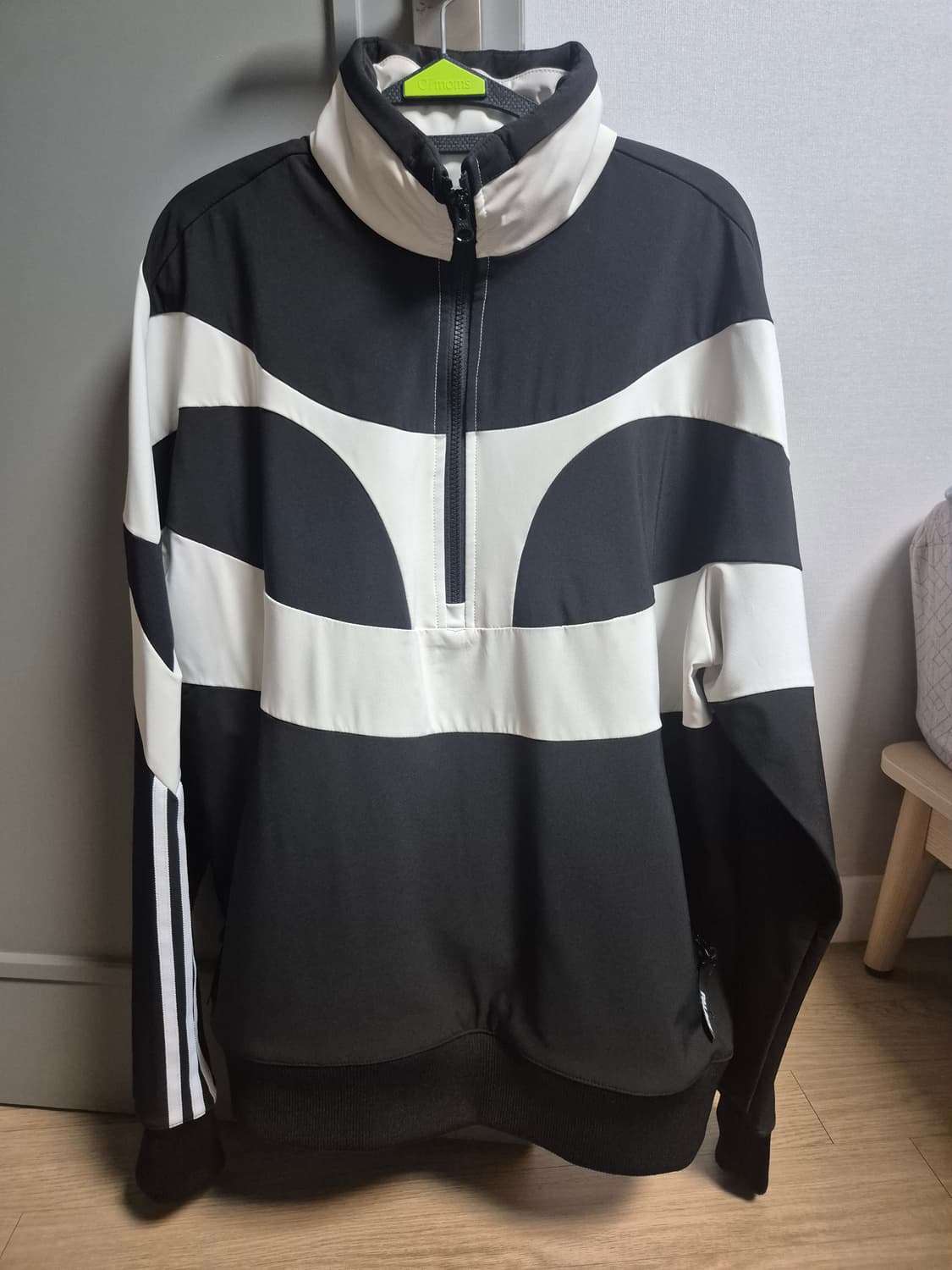 팔라스 아디다스 반집업 판매합니다 상품이미지1