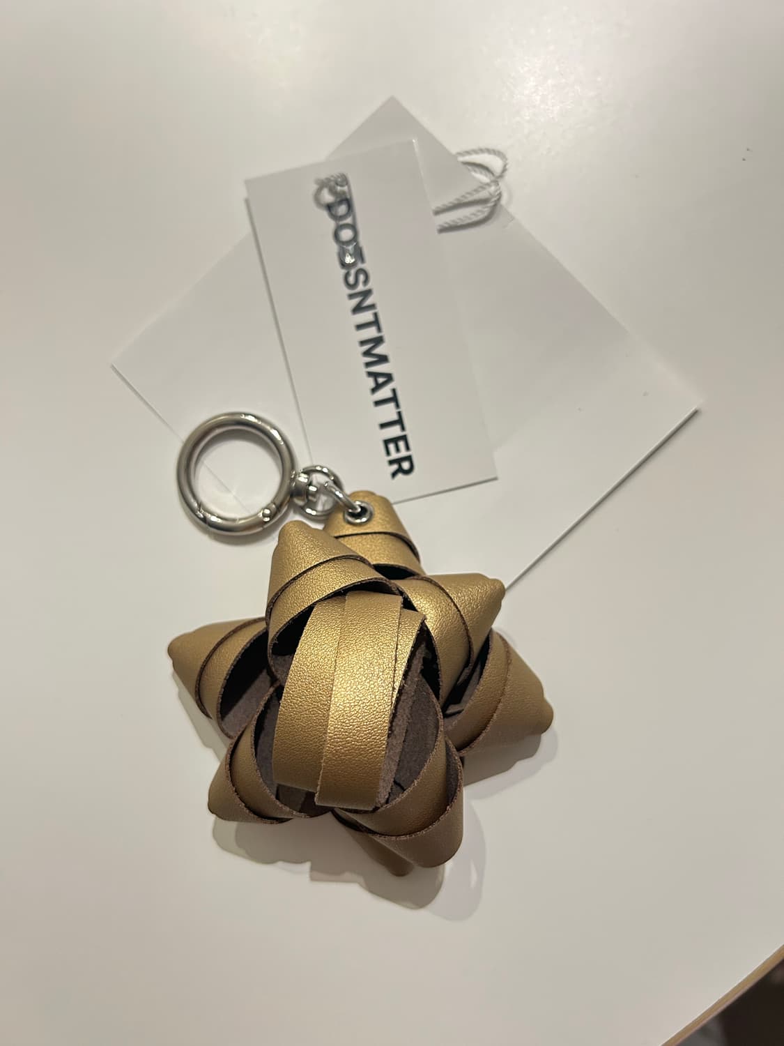 오프아우어 더즌매터 레더 키링 상품이미지2