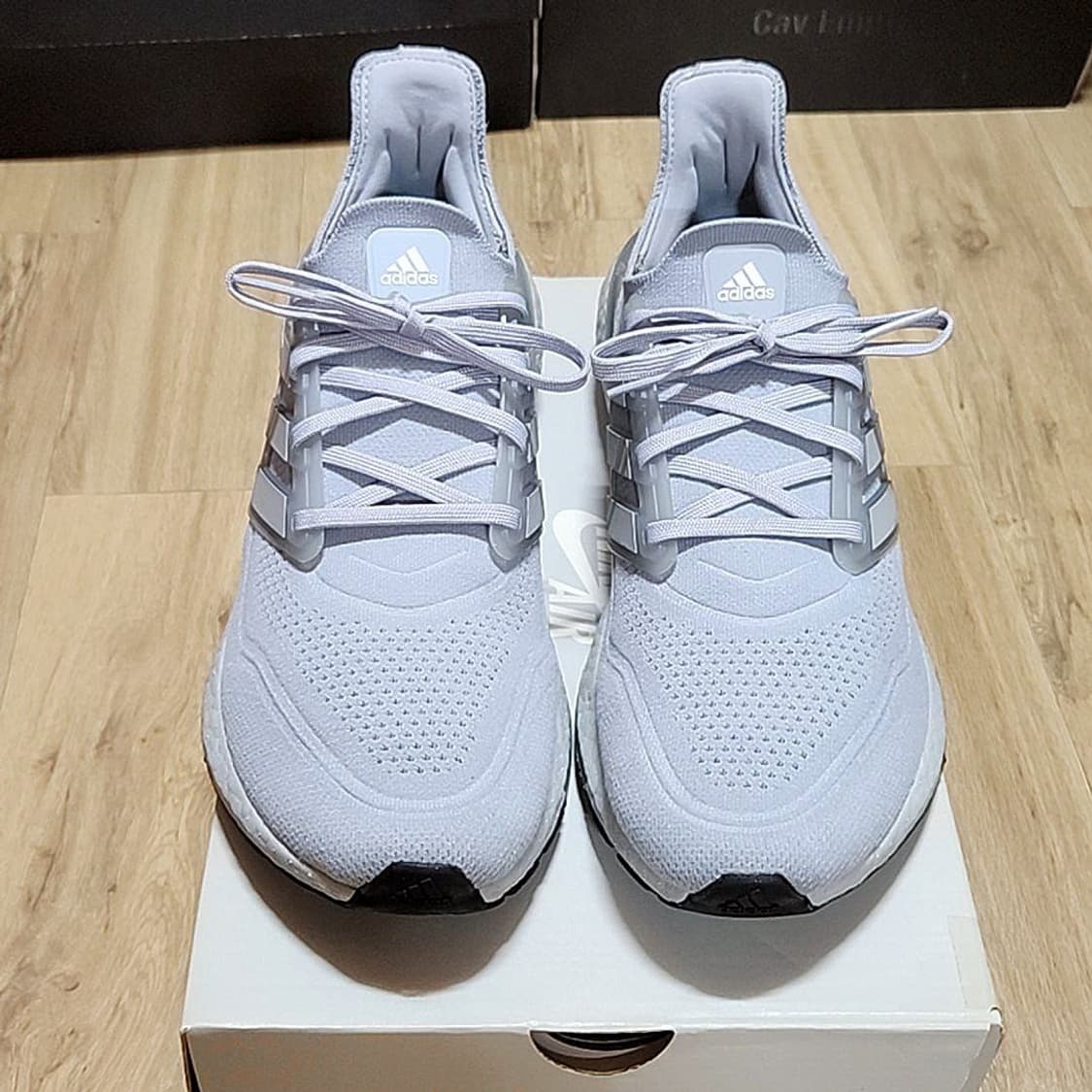 아디다스 울트라부스트 285 할로실버 상품이미지2