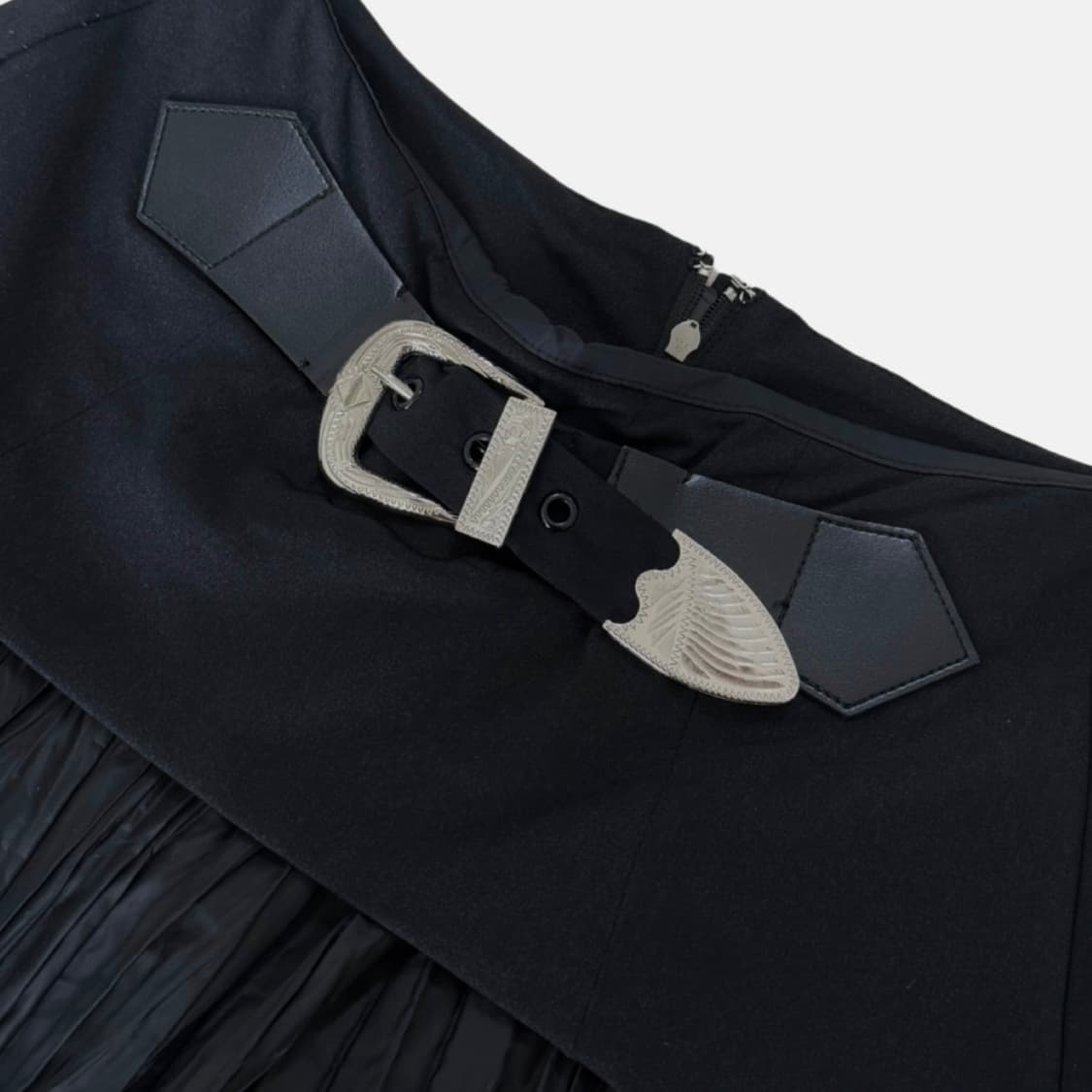 TOGA PULLA Buckle Pleated Midi Skirt 상품이미지3