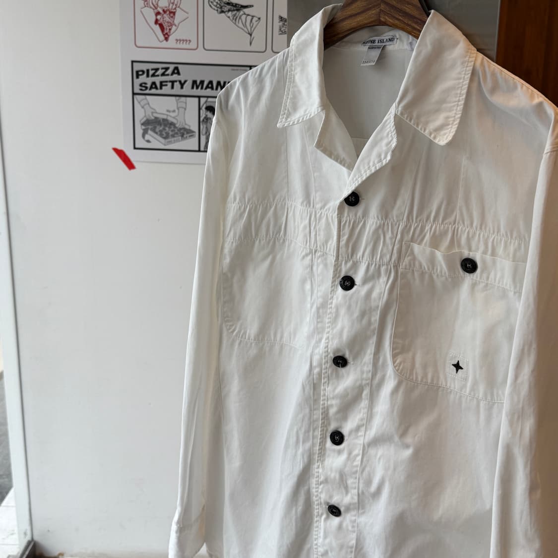 스톤 아일랜드 심볼 화이트 셔츠 상품이미지3