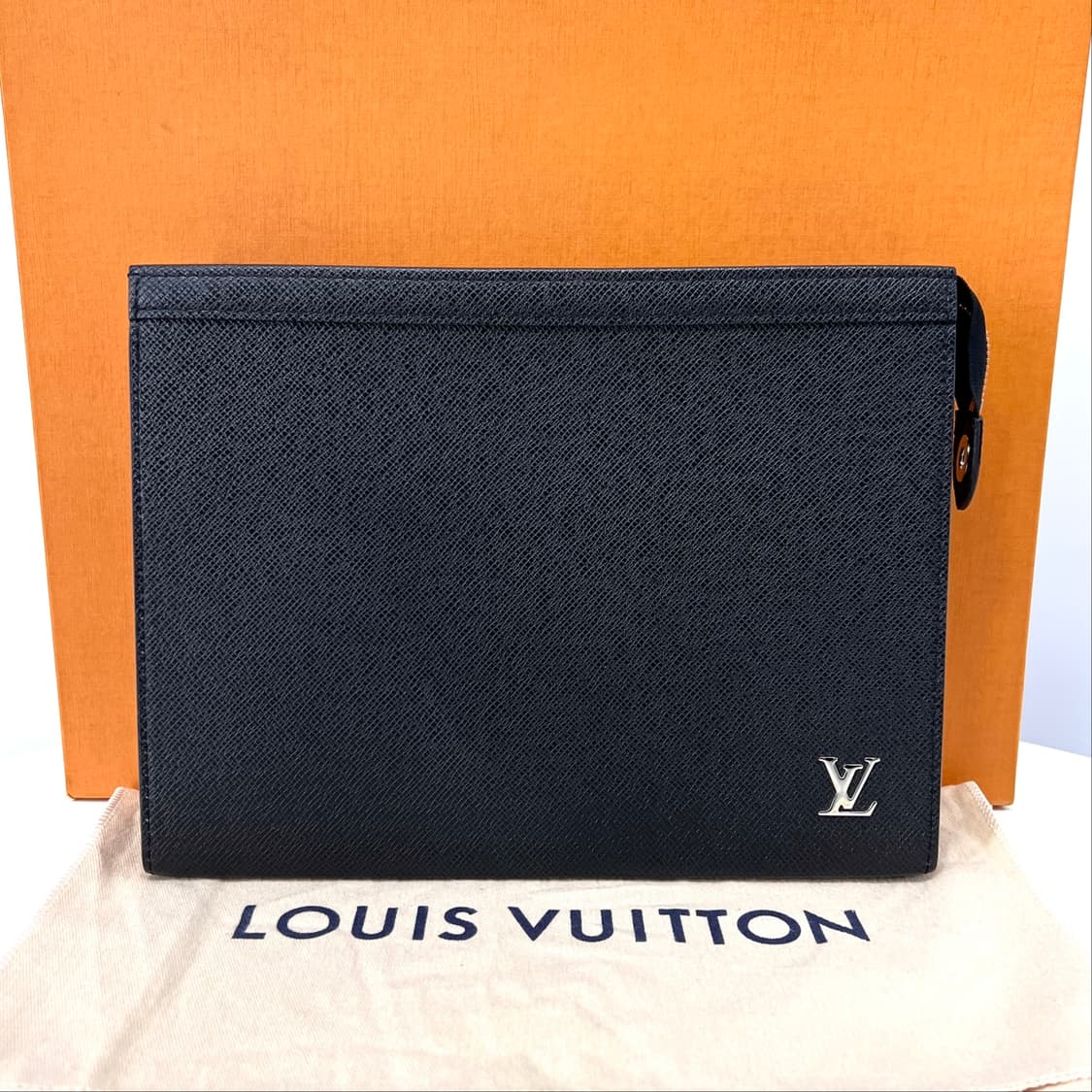 루이비통 LV 타이가 포쉐트 보야주 클러치백 블랙 (M30450) 상품이미지2