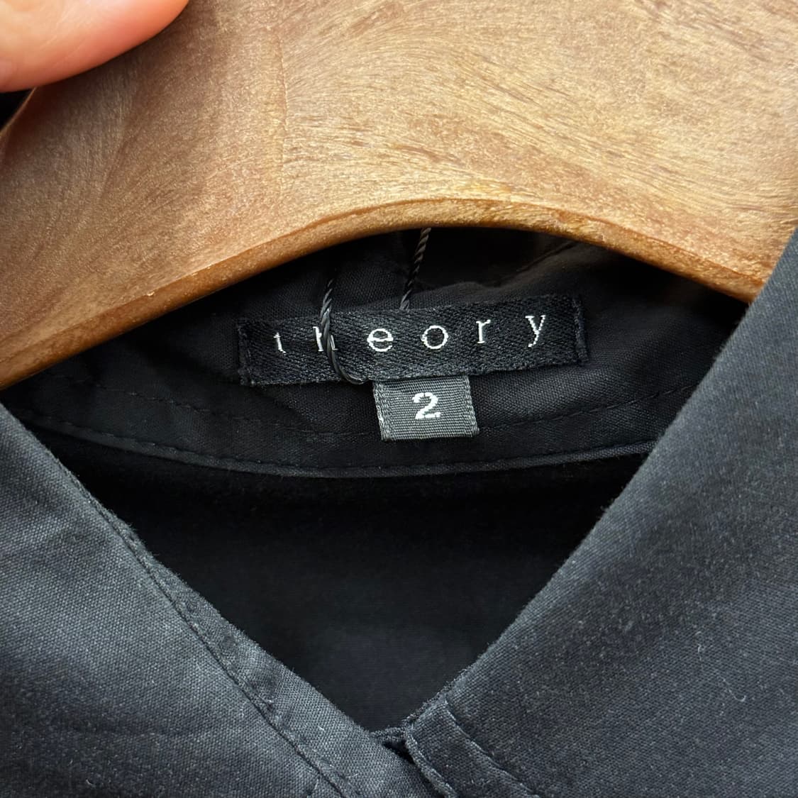 띠어리 코튼 긴팔 셔츠 블라우스 팔 스트랩 버튼 디테일 블랙 상품이미지7