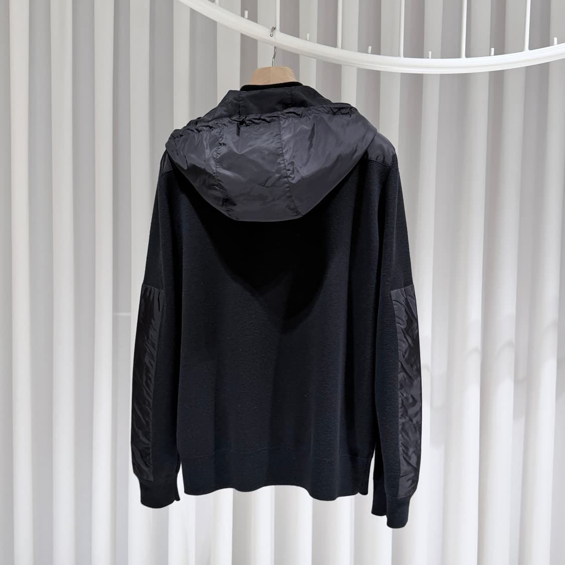 52 / 프라다 로고 블랙 니트 패딩 상품이미지6