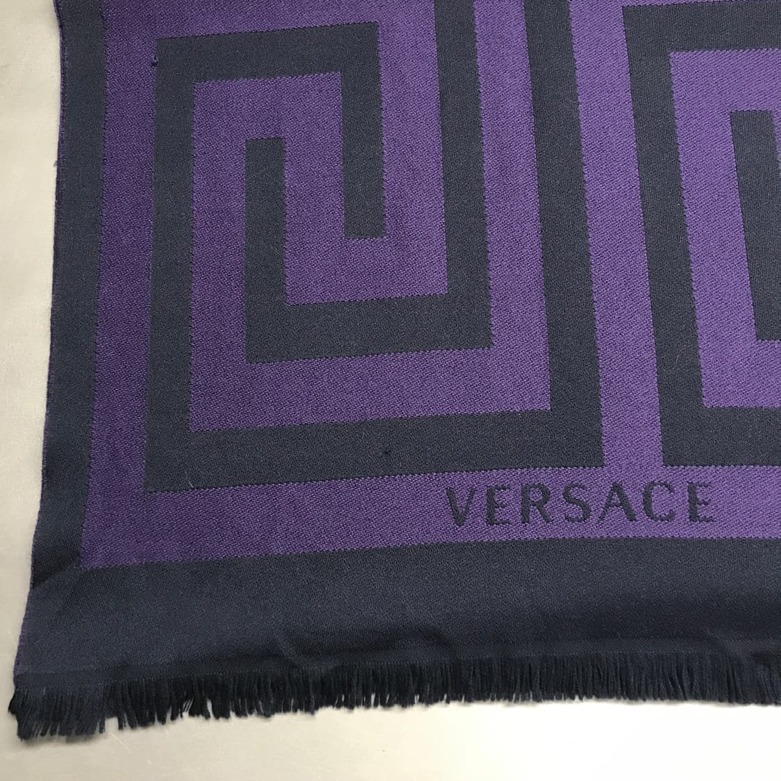 베르사체 메두사 머플러 퍼플 상품이미지3