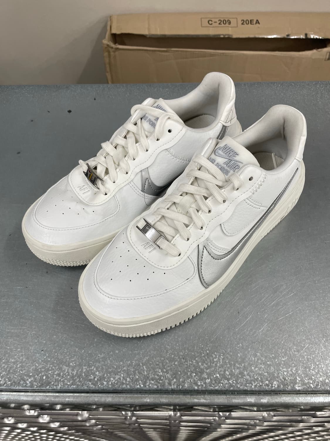 나이키 에어 포스 1 플랫폼 240 상품이미지2