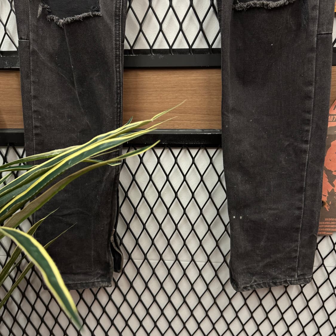 피어 오브 갓 4th 컬렉션 디스트로이드 데님 팬츠 흑청 상품이미지4