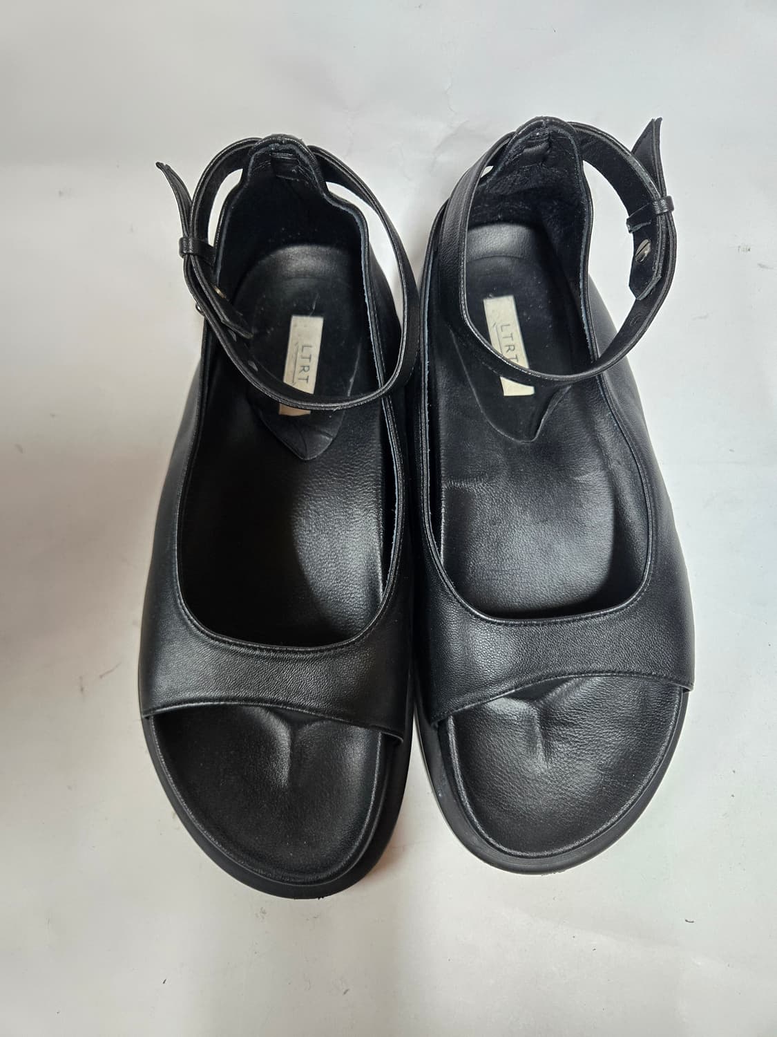 디자이너  브랜드 레프트라이트 플랫폼 스트랩샌들 245mm  상품이미지2