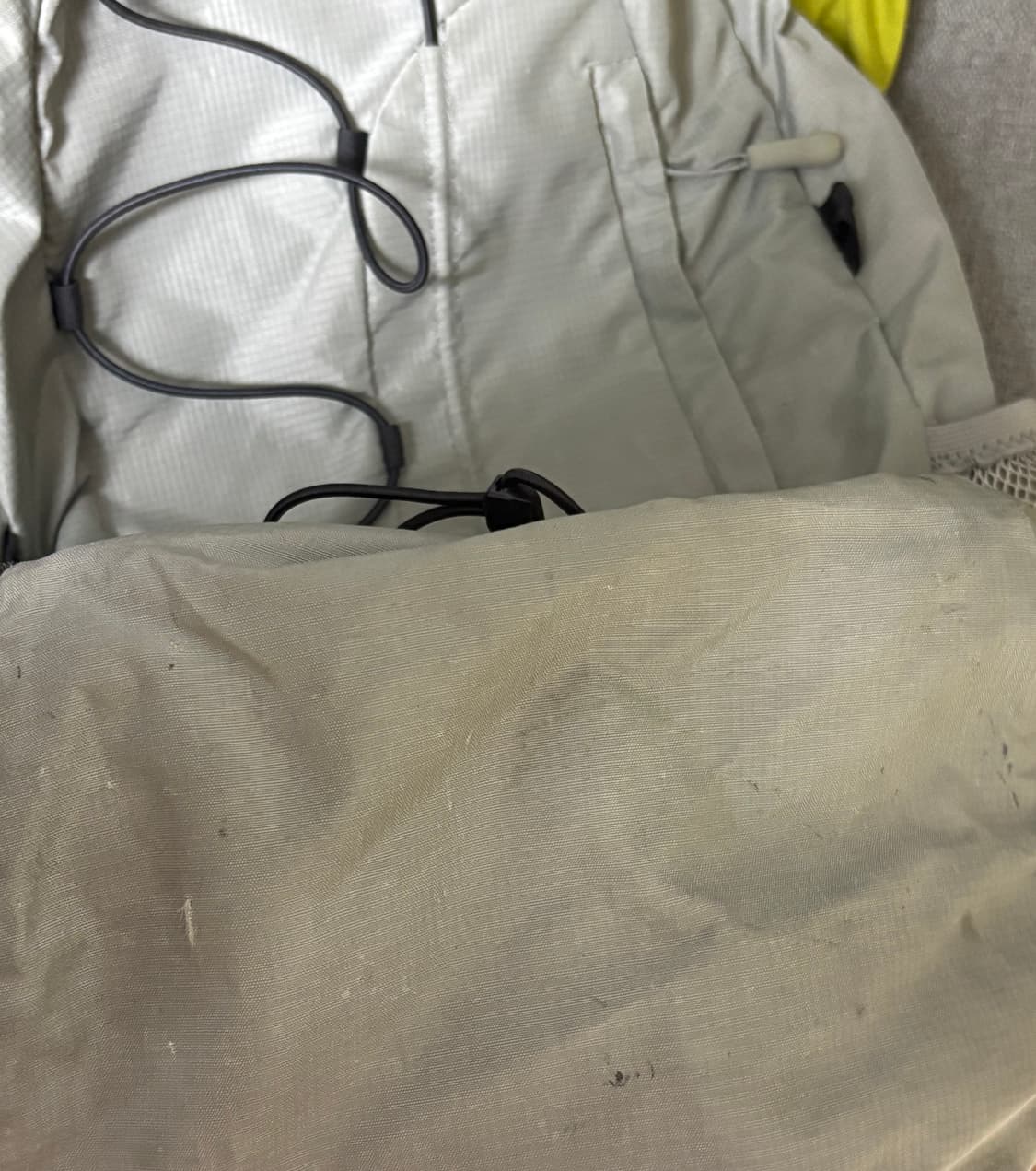 산산기어 백팩 그레이 23fw 상품이미지3