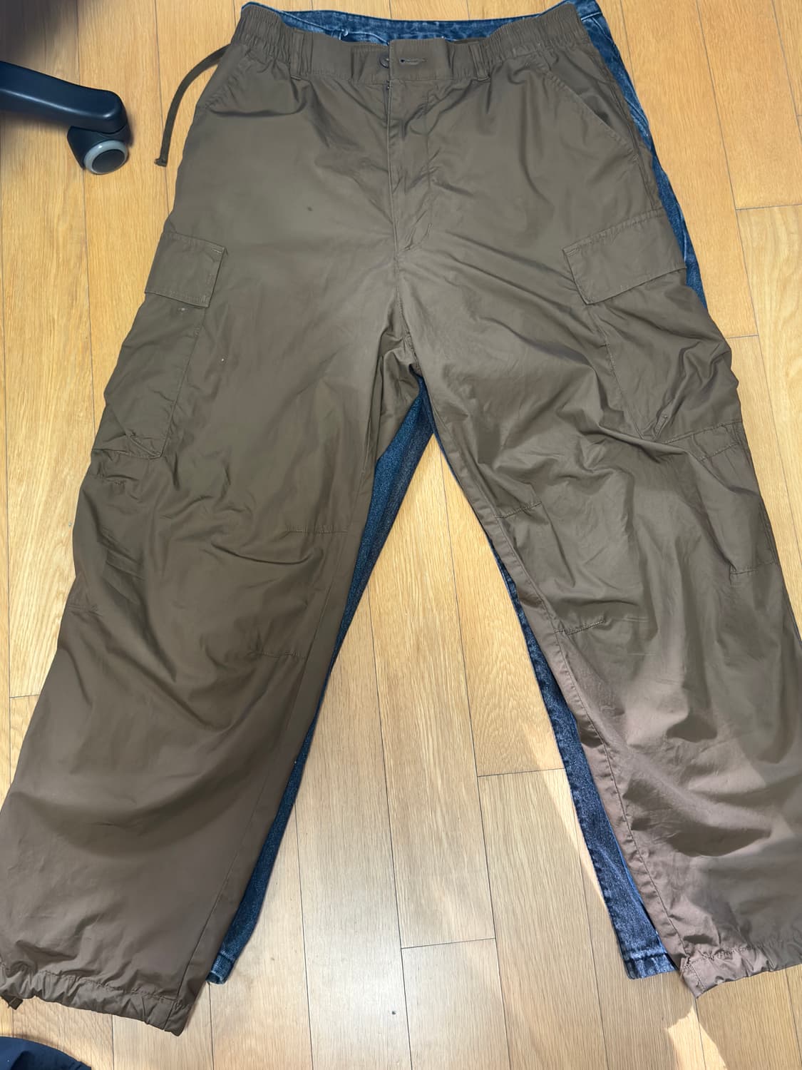 유니클로 C 와이드핏 카고 팬츠 상품이미지2