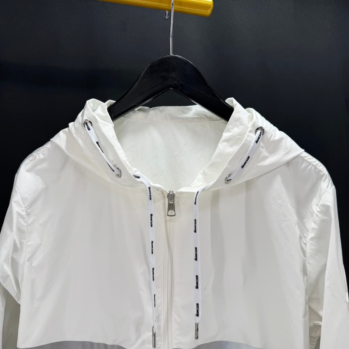 [2사이즈] 몽클레어 빅로고 바람막이 후드 자켓 화이트 상품이미지4