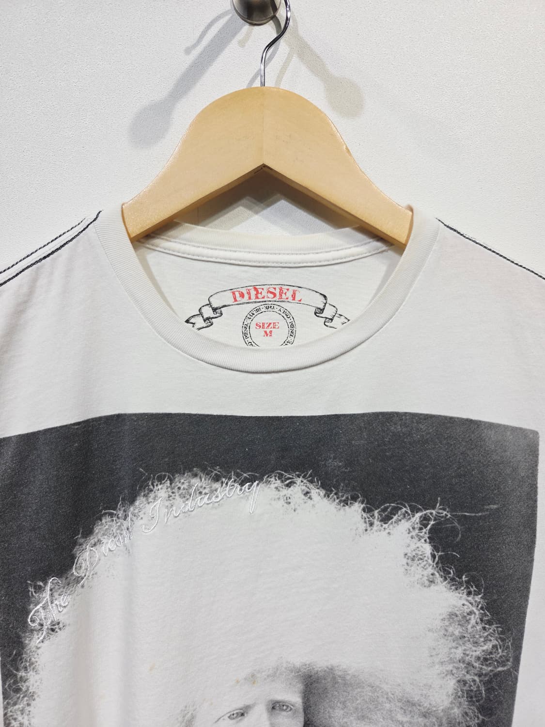 디젤(DIESEL) 인더스트리 그래픽 프린팅 반팔 티셔츠 상품이미지3