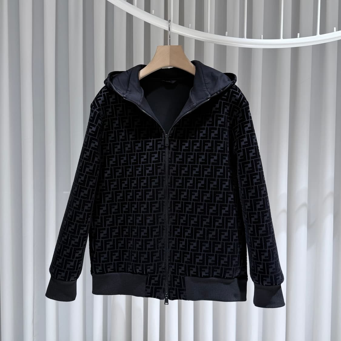 50 / 펜디 FF모노그램 블랙 네오프렌 후드집업 상품이미지1