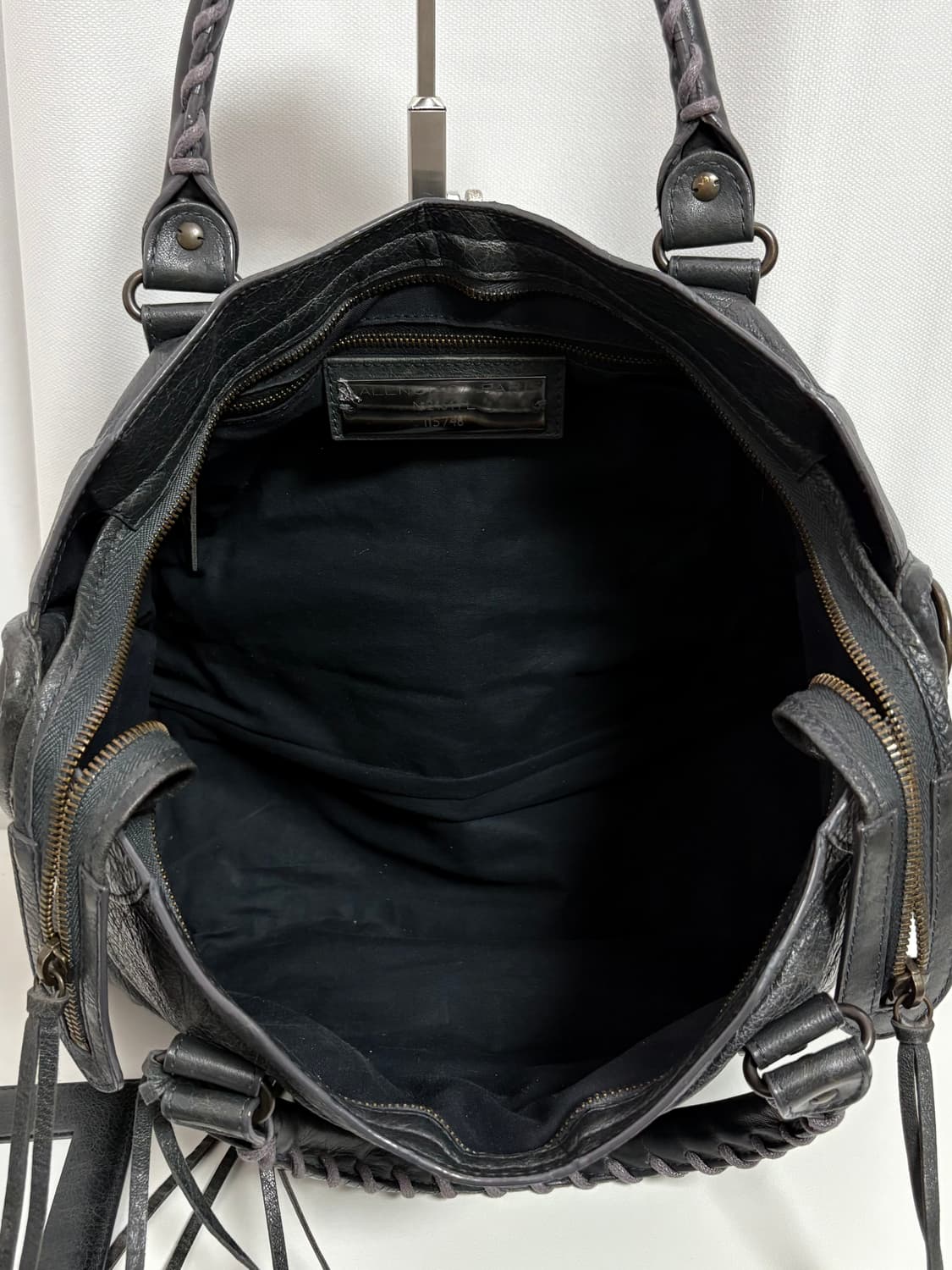 발렌시아가 시티 모터백 다크그레이 상품이미지6