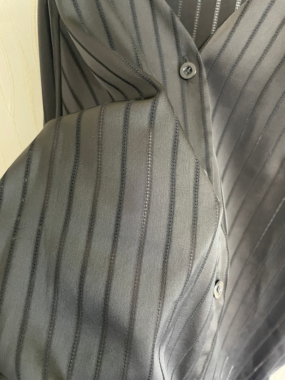 블랙 스트라이프 오프숄더 블라우스 상품이미지3