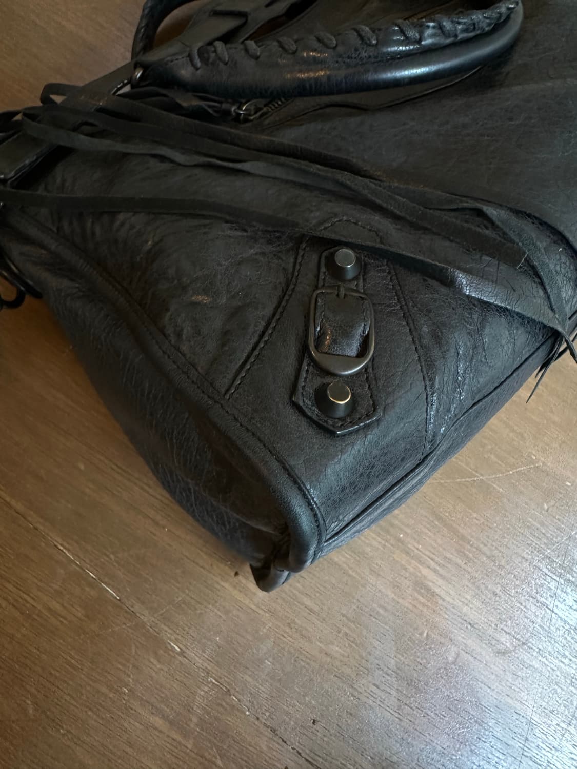 [A급 정품] 발렌시아가 시티 모터백 미디움 블랙 상품이미지6