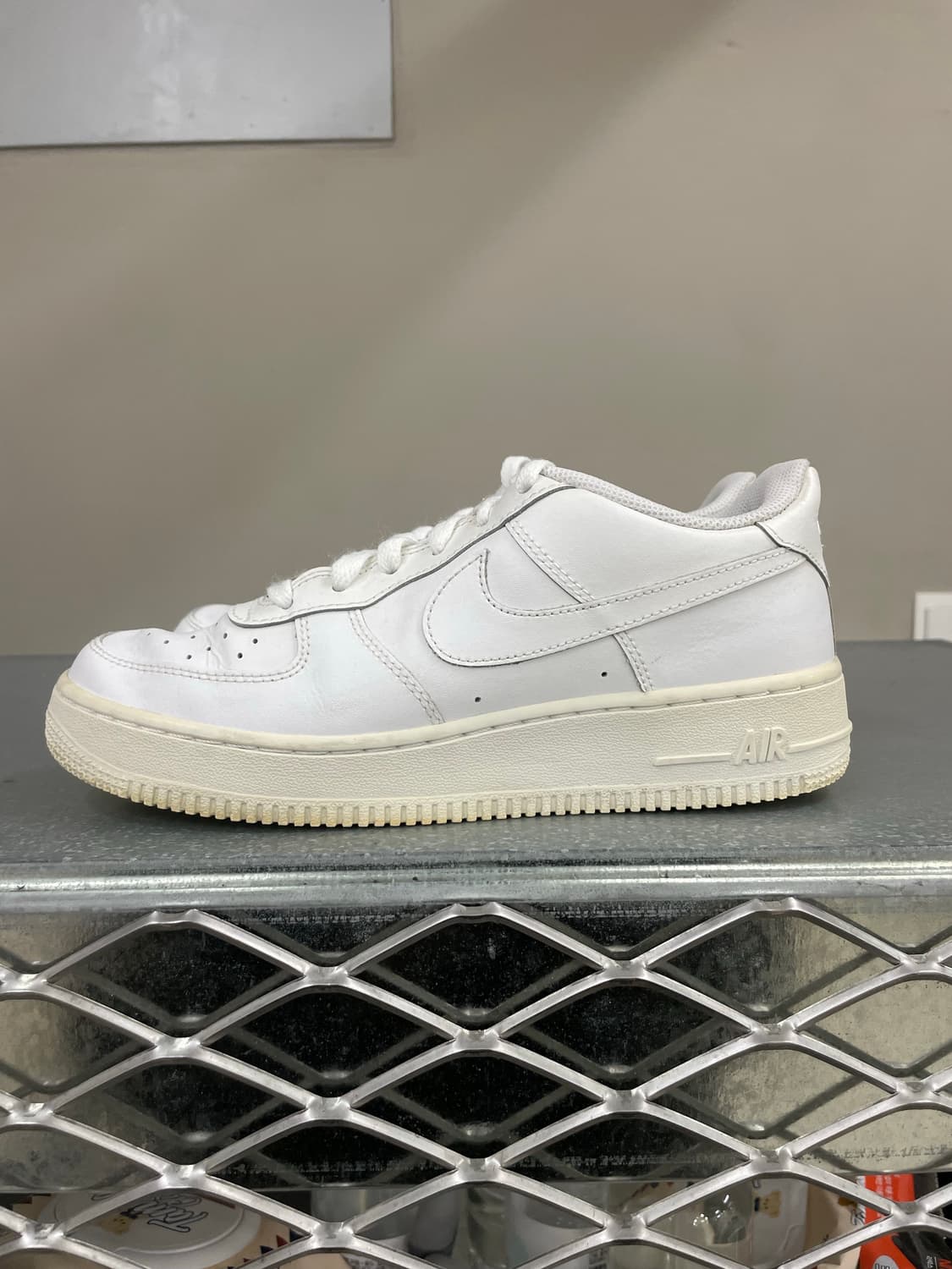 나이키 에어포스1 로우 화이트 240 상품이미지1
