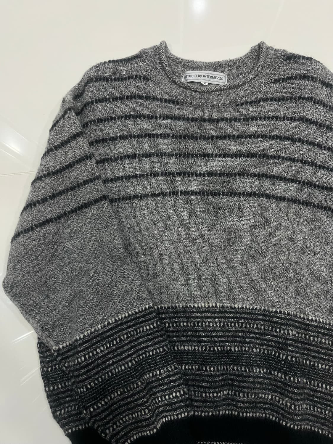 빈티지 그레이 스프라이트 배색 니트 상품이미지2