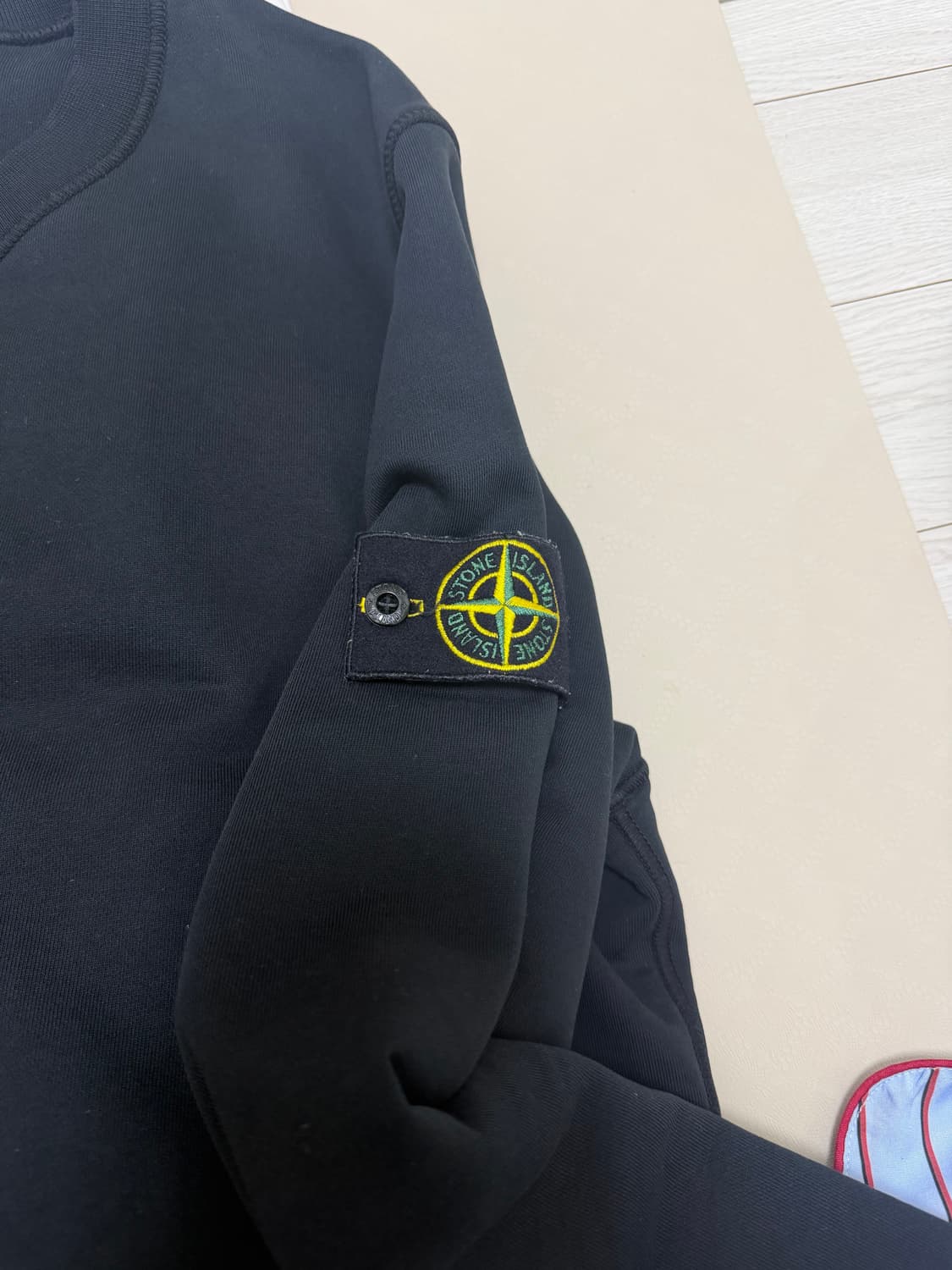 급처 새상품급 스톤아일랜드 맨투맨 블랙 L 상품이미지3